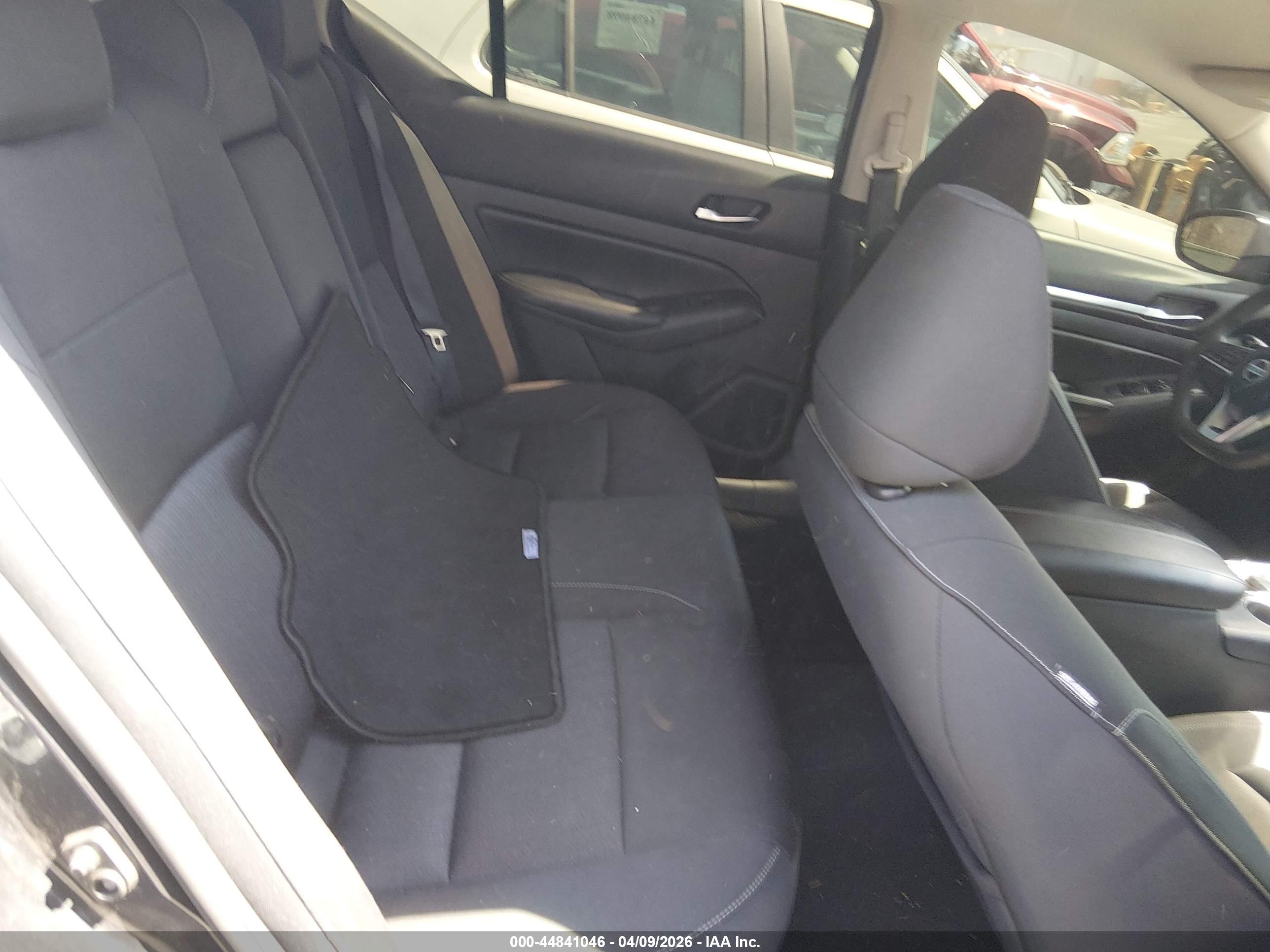 NISSAN ALTIMA image 8