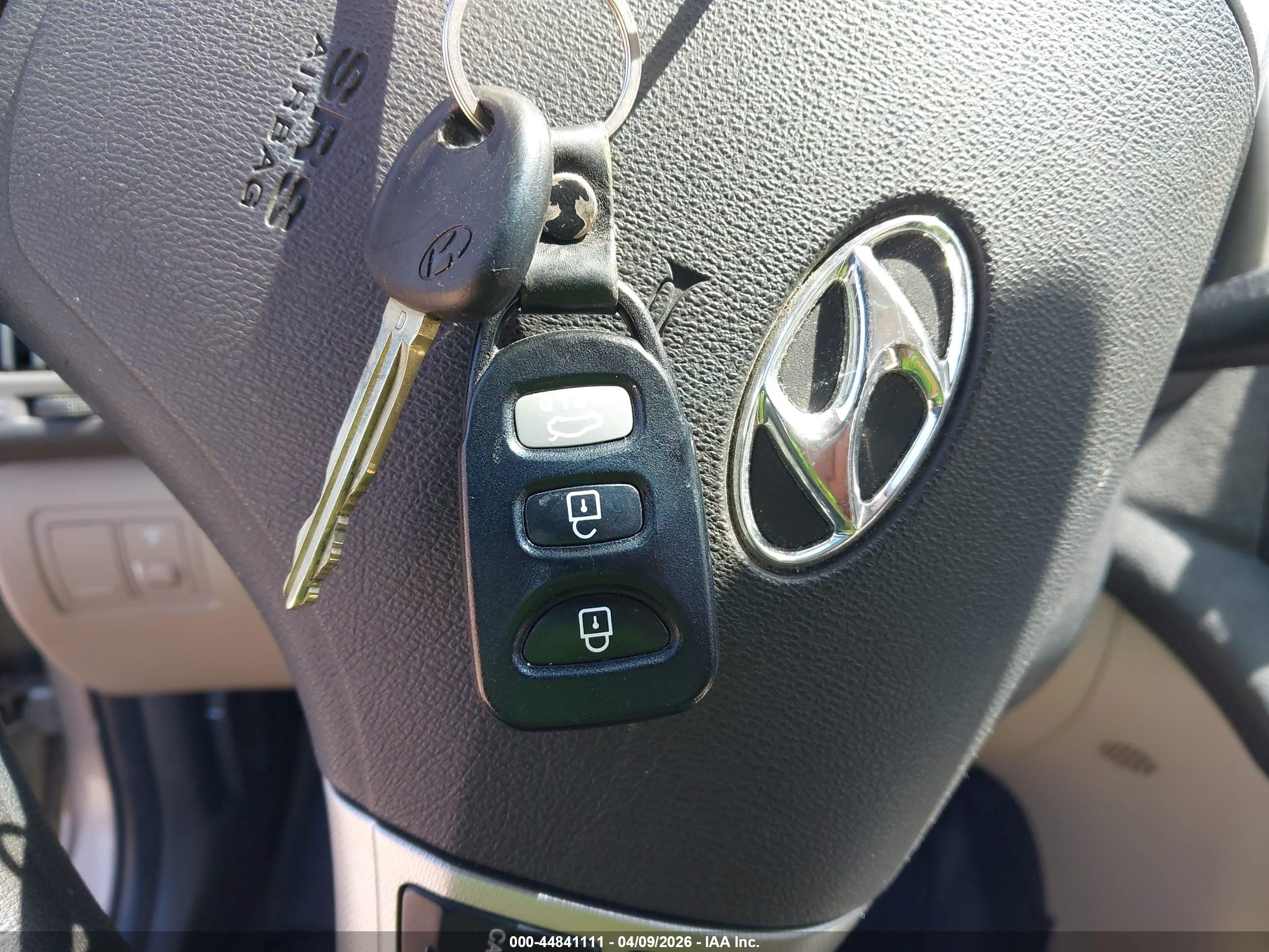 HYUNDAI ELANTRA image 11