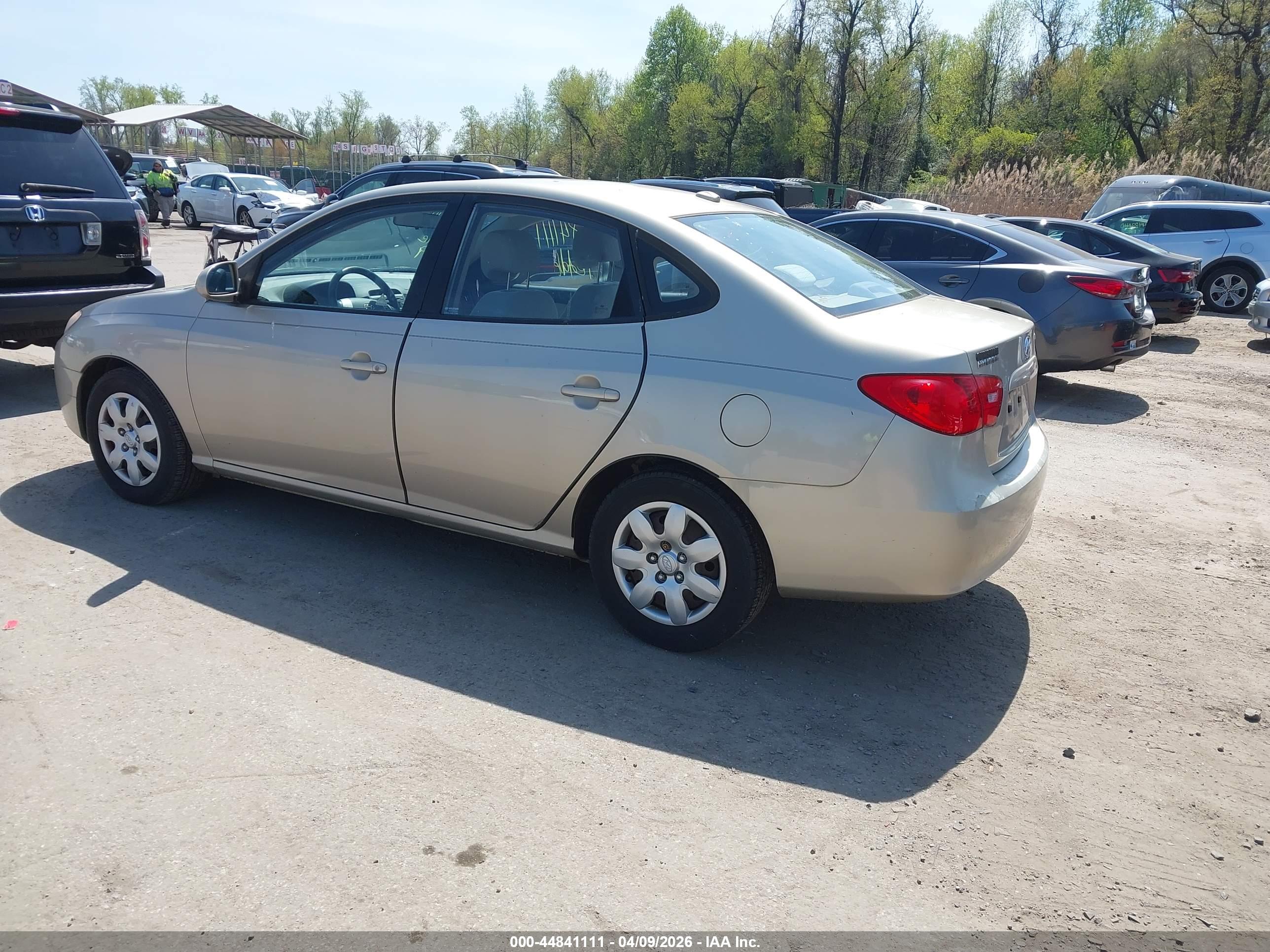 HYUNDAI ELANTRA image 3