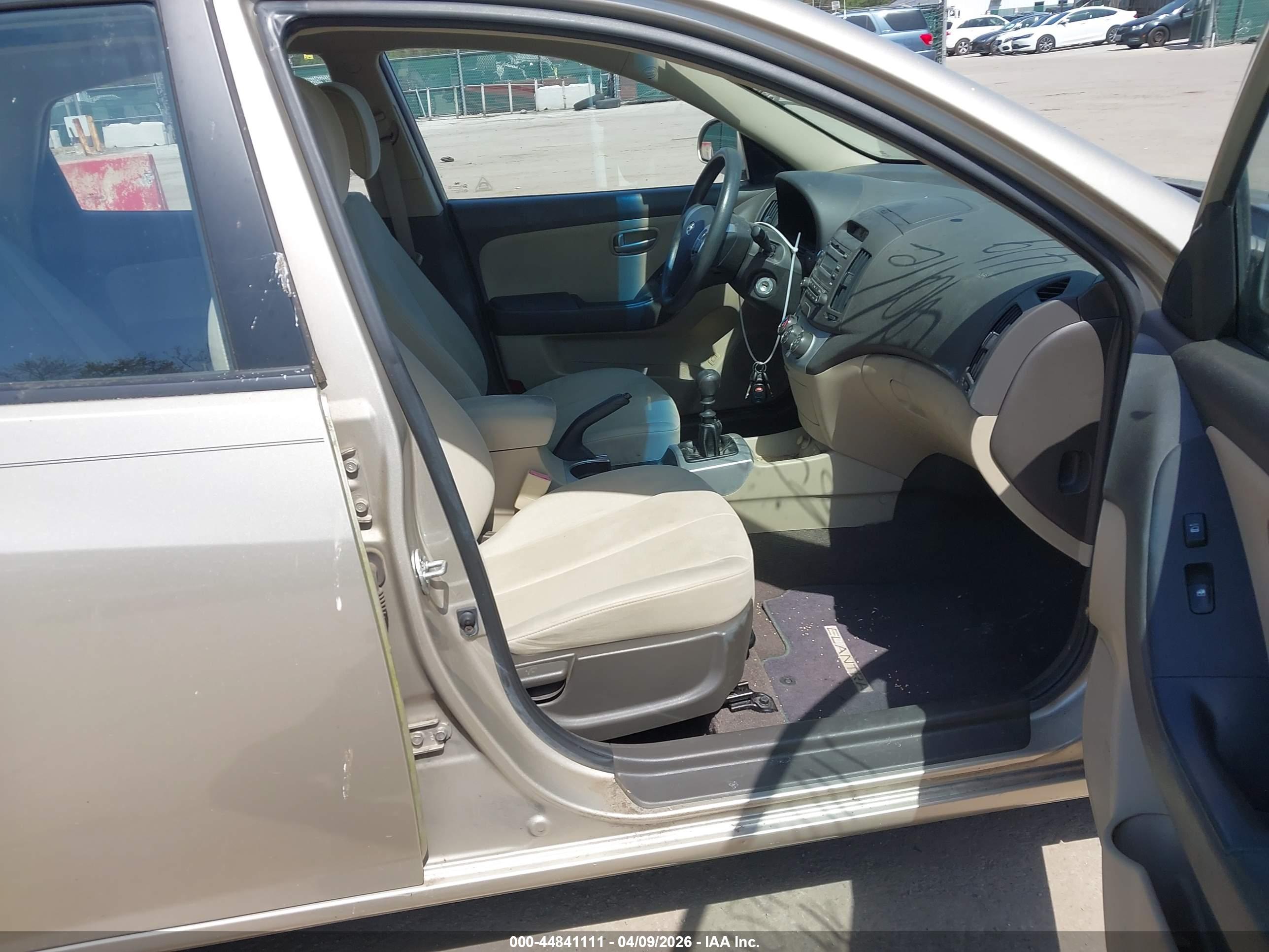 HYUNDAI ELANTRA image 5