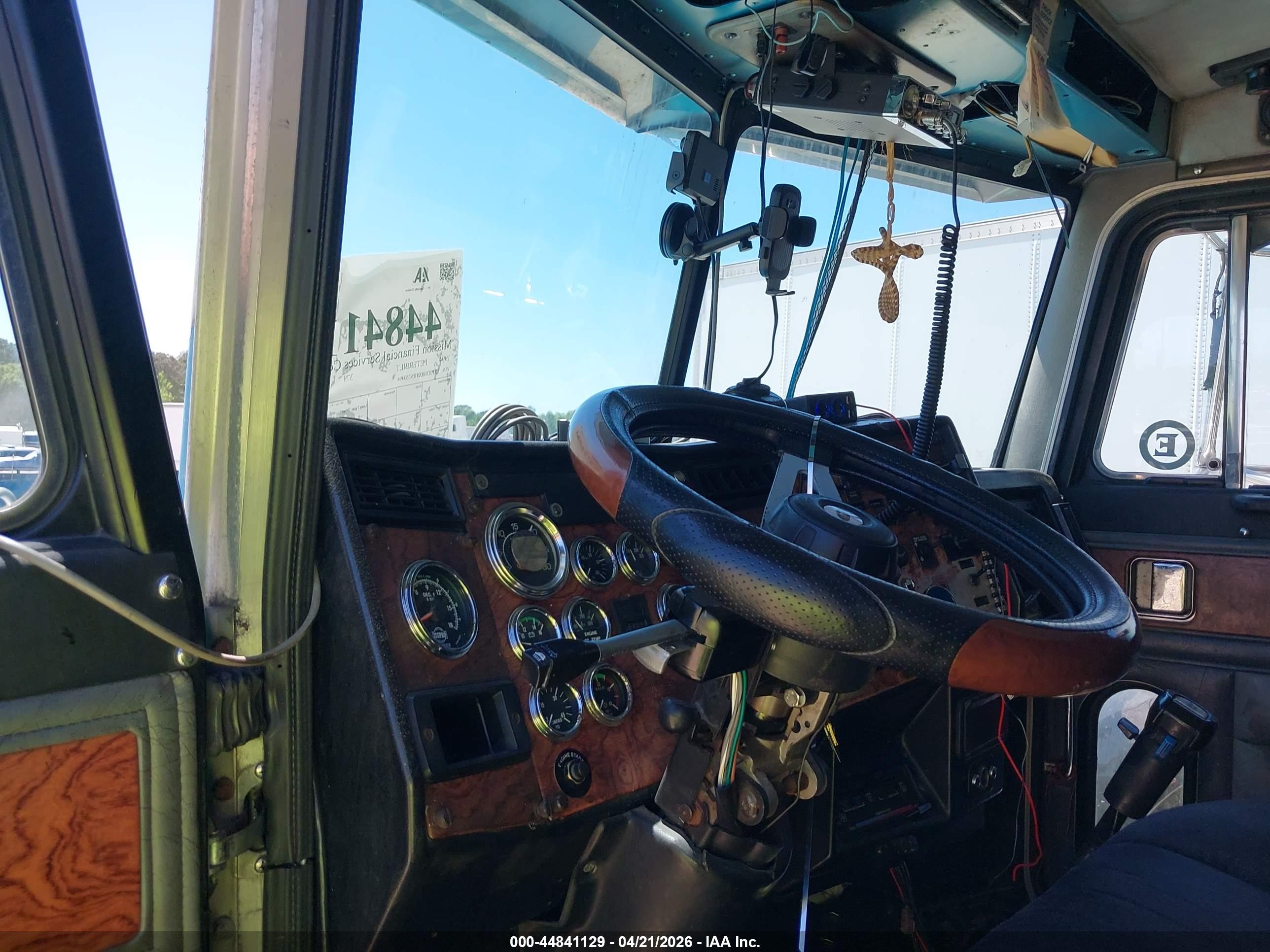 PETERBILT 379 image 8