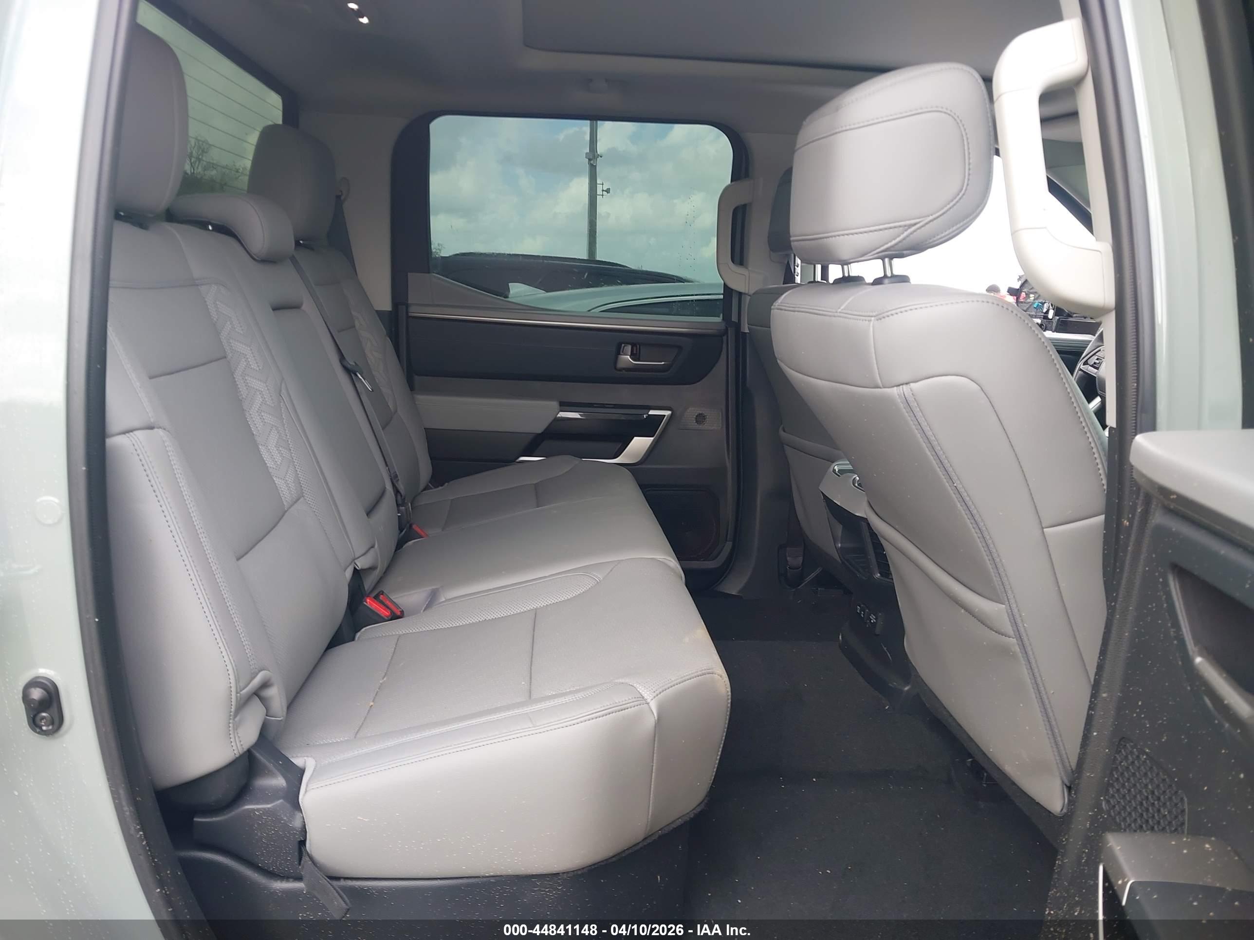 TOYOTA TUNDRA image 8