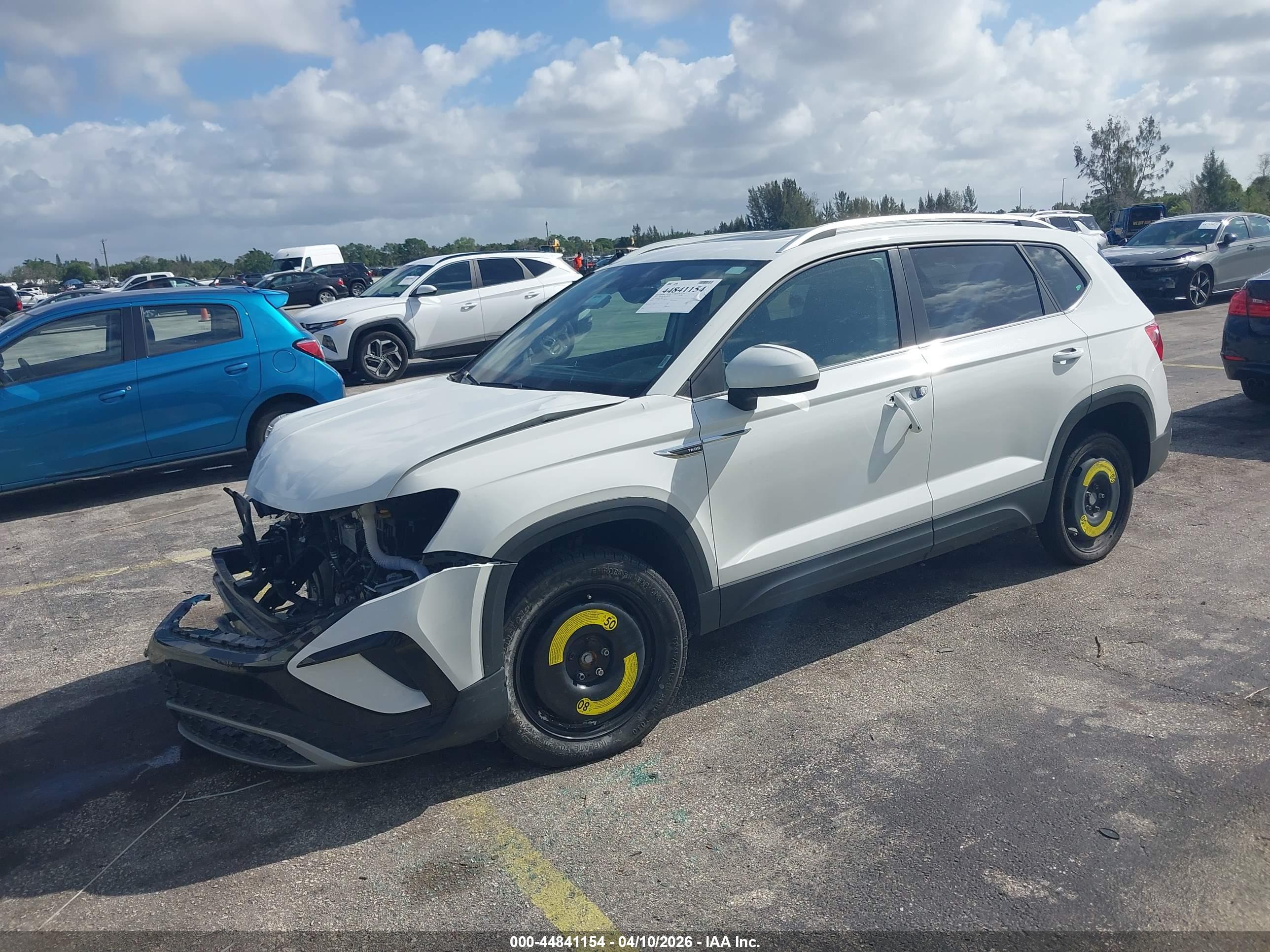 VOLKSWAGEN TAOS image 2