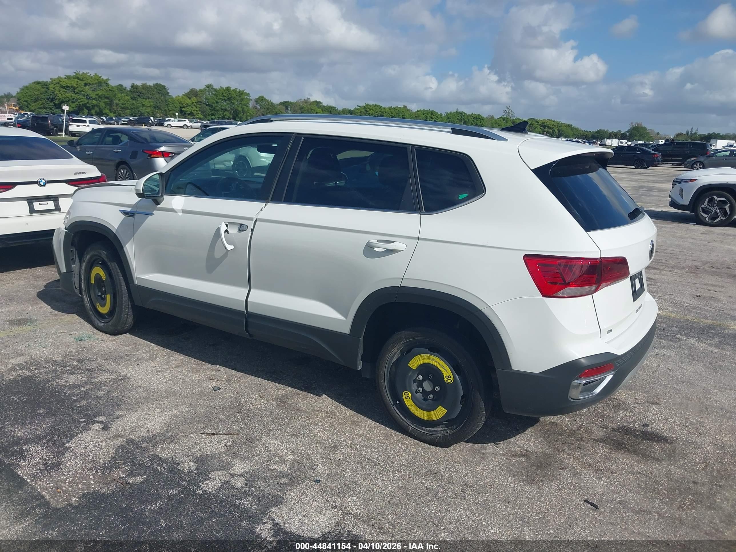 VOLKSWAGEN TAOS image 3