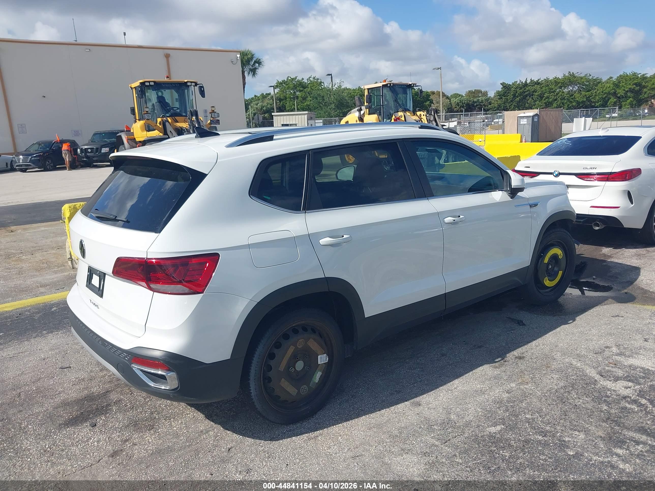 VOLKSWAGEN TAOS image 4