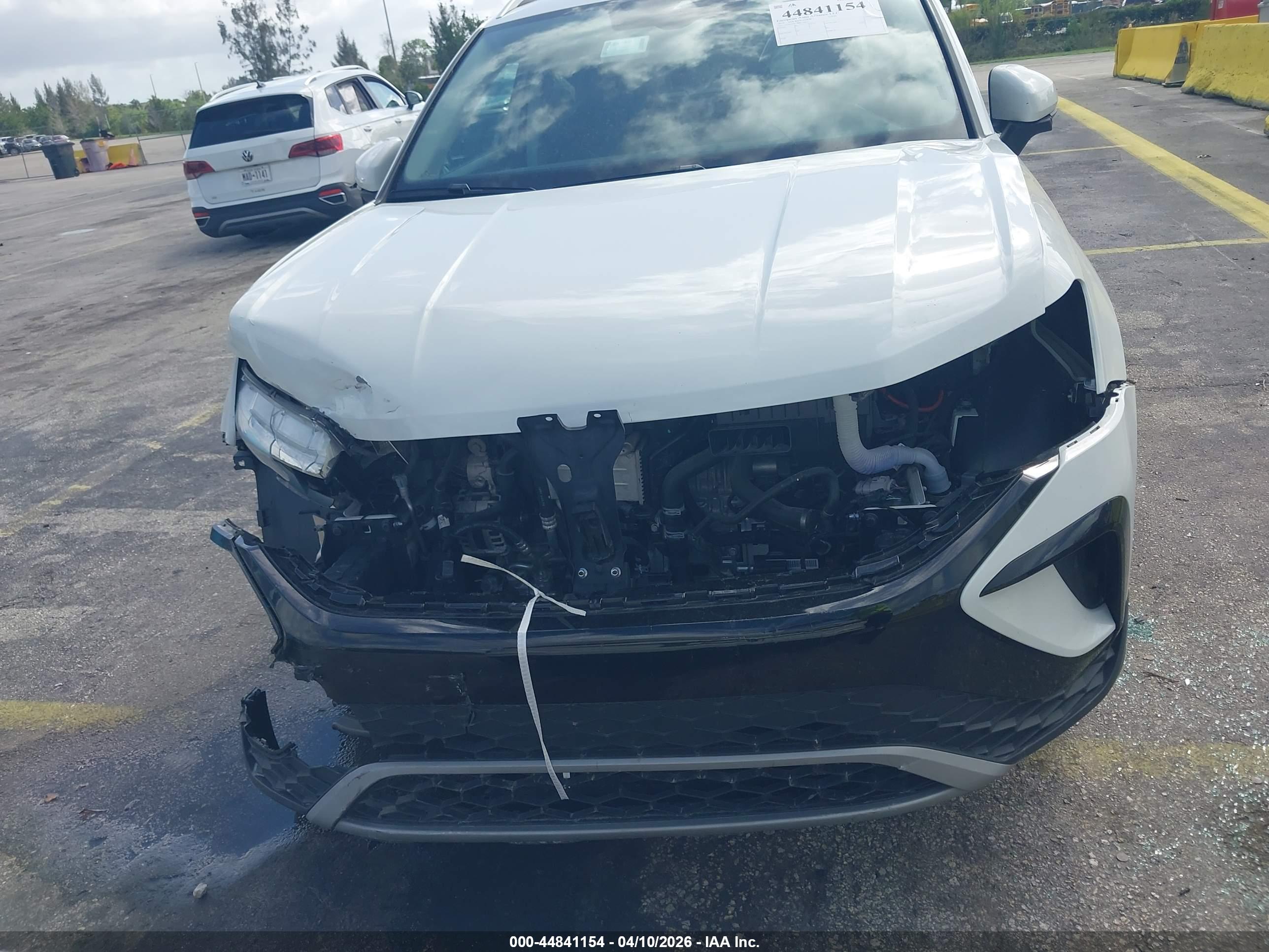 VOLKSWAGEN TAOS image 6