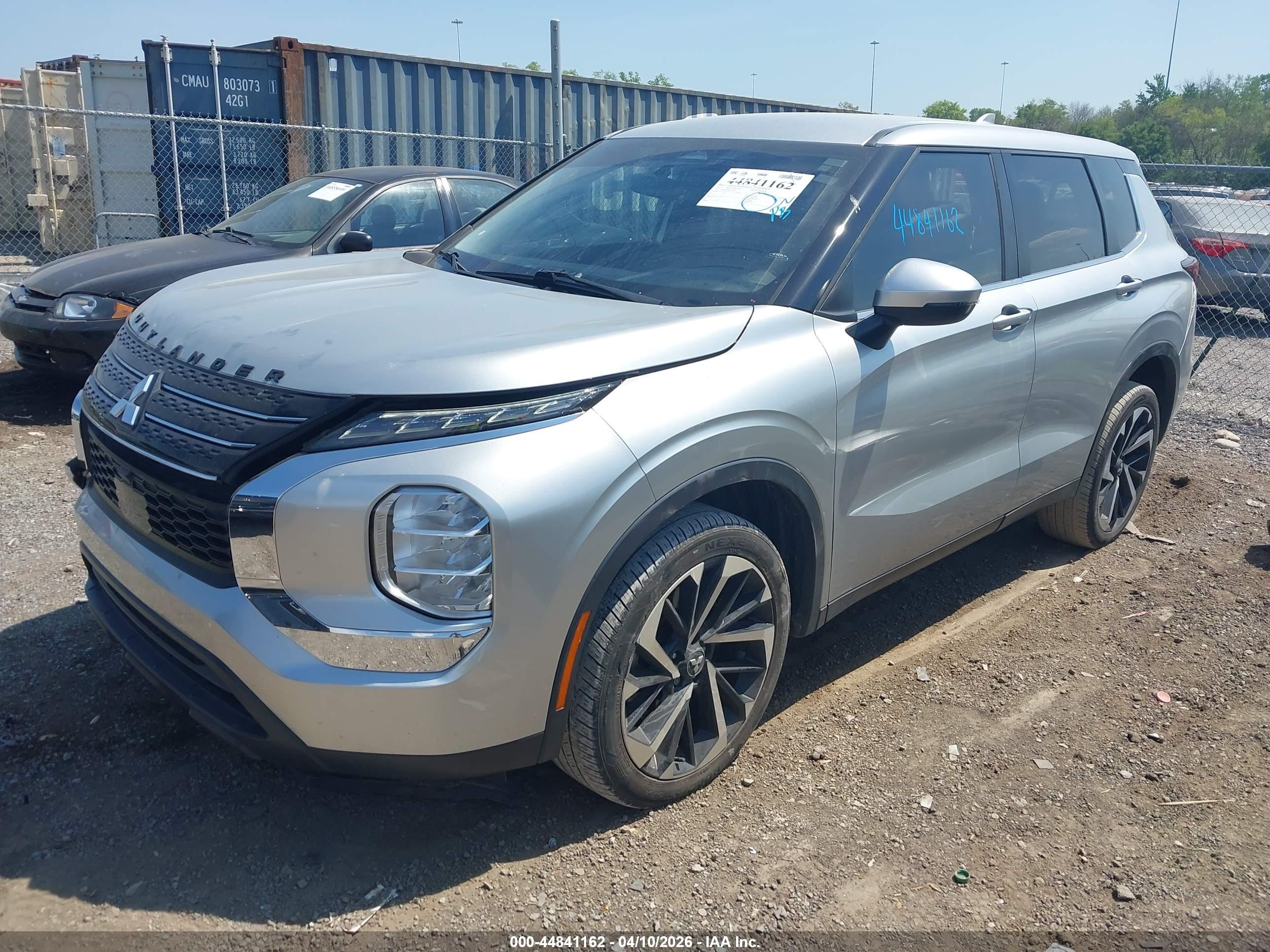 MITSUBISHI OUTLANDER image 2