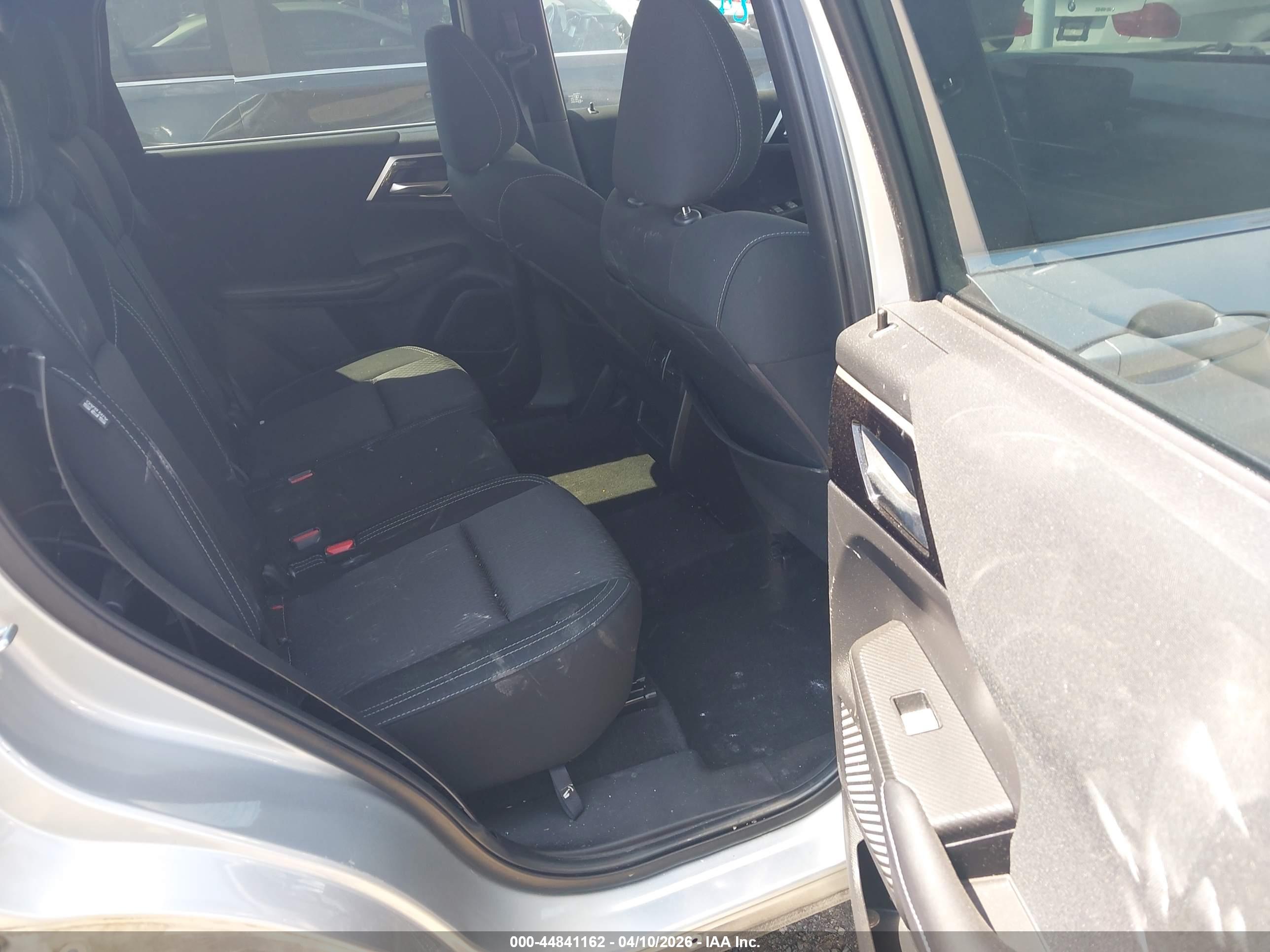 MITSUBISHI OUTLANDER image 8