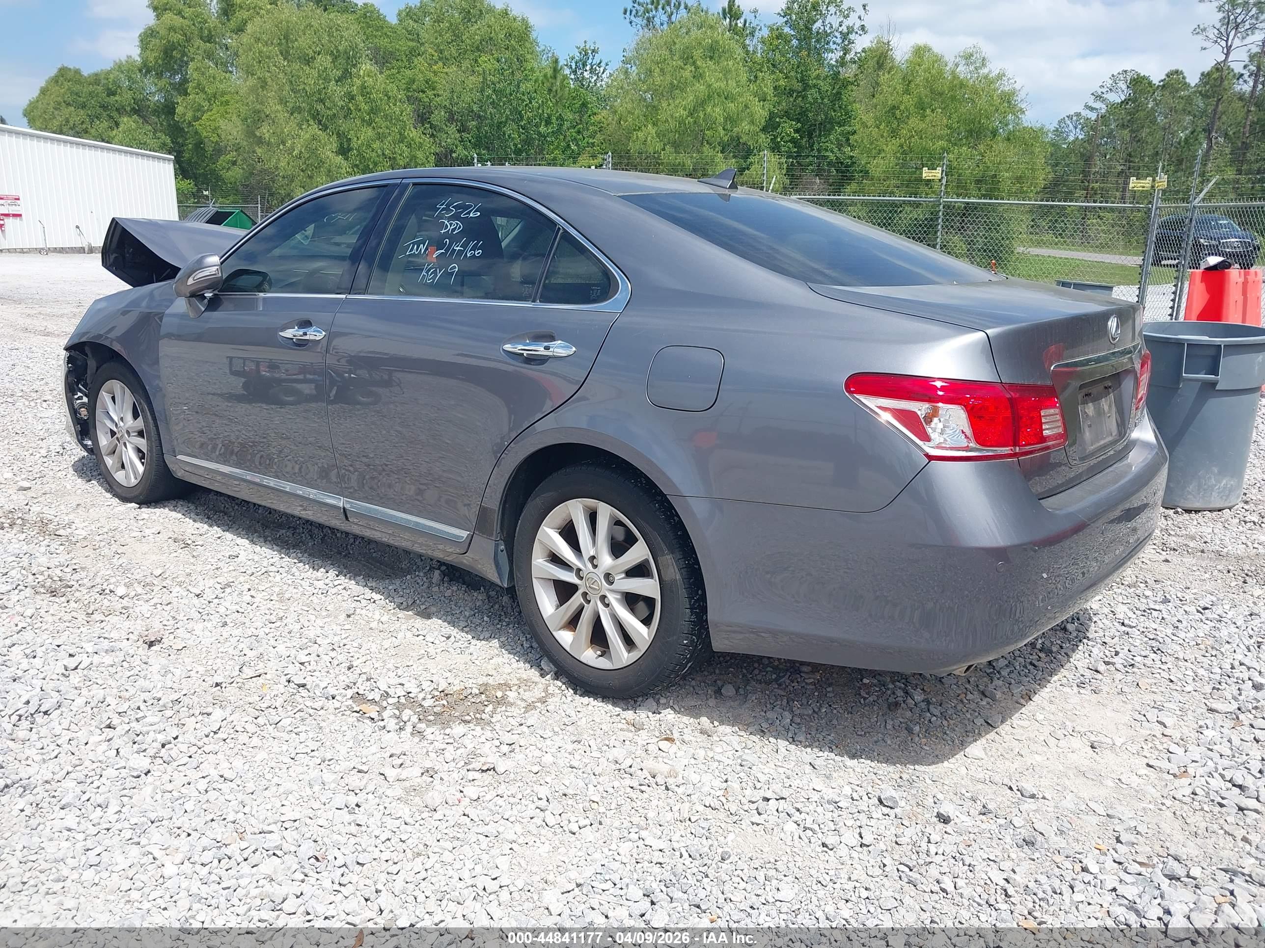 LEXUS ES image 3