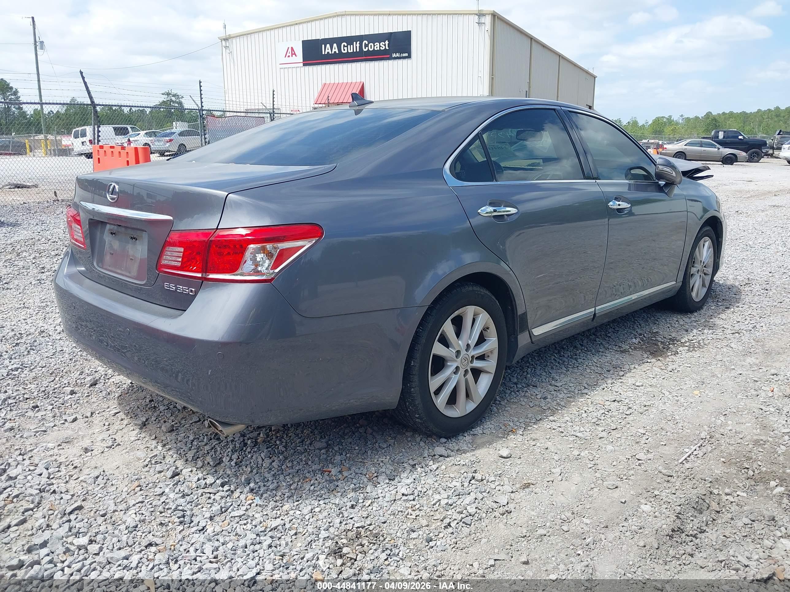 LEXUS ES image 4