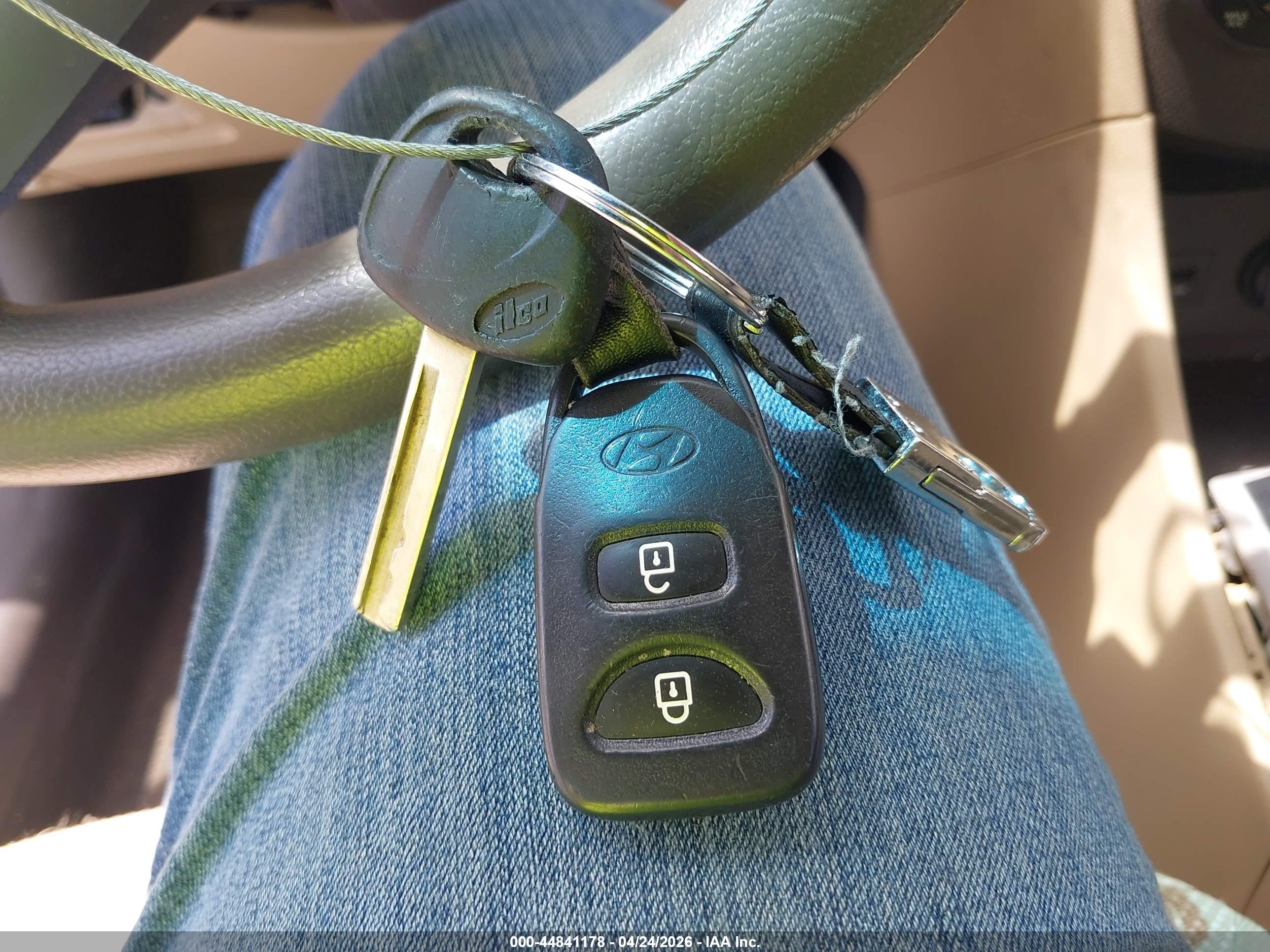HYUNDAI ACCENT image 11