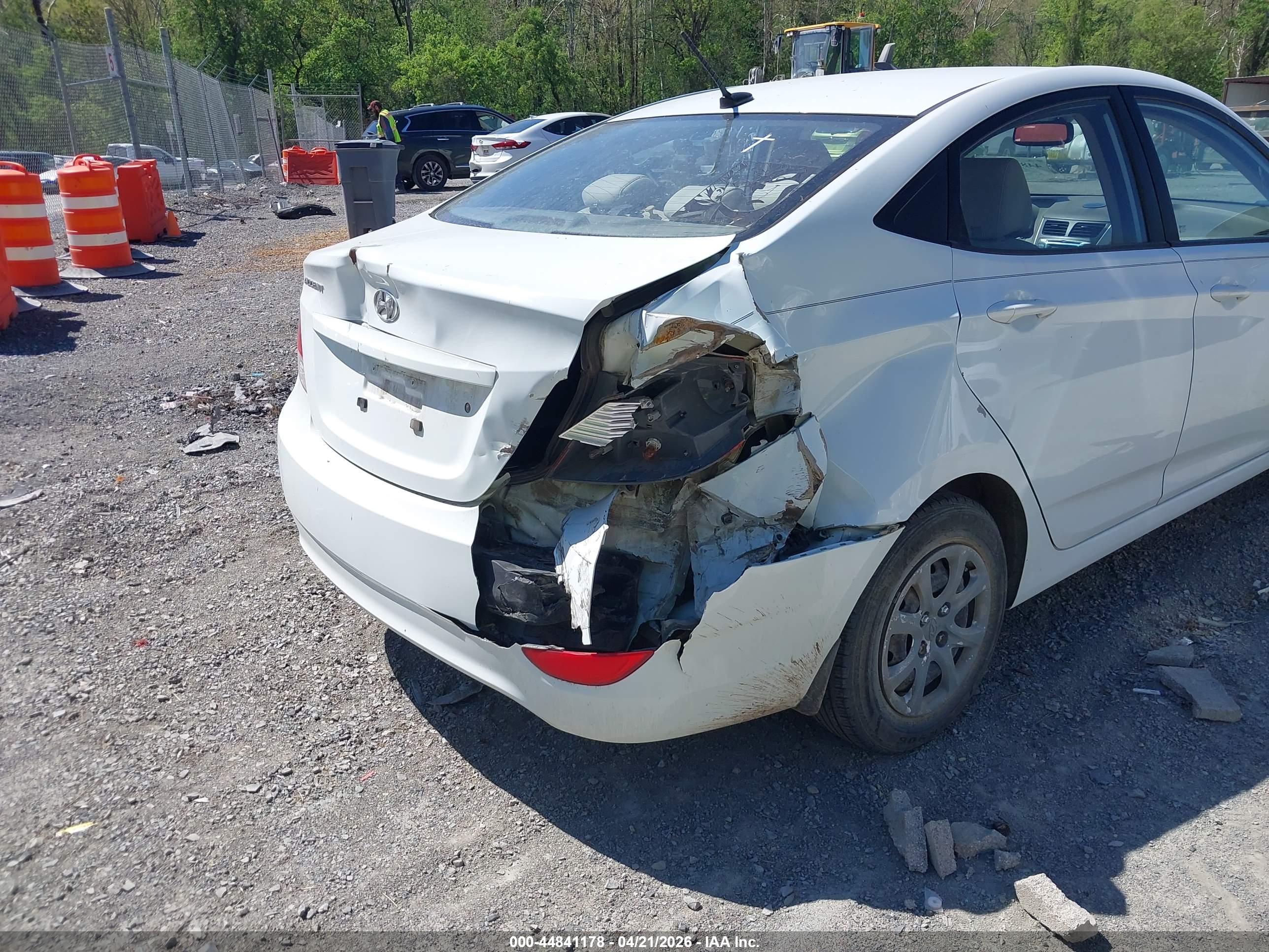 HYUNDAI ACCENT image 6