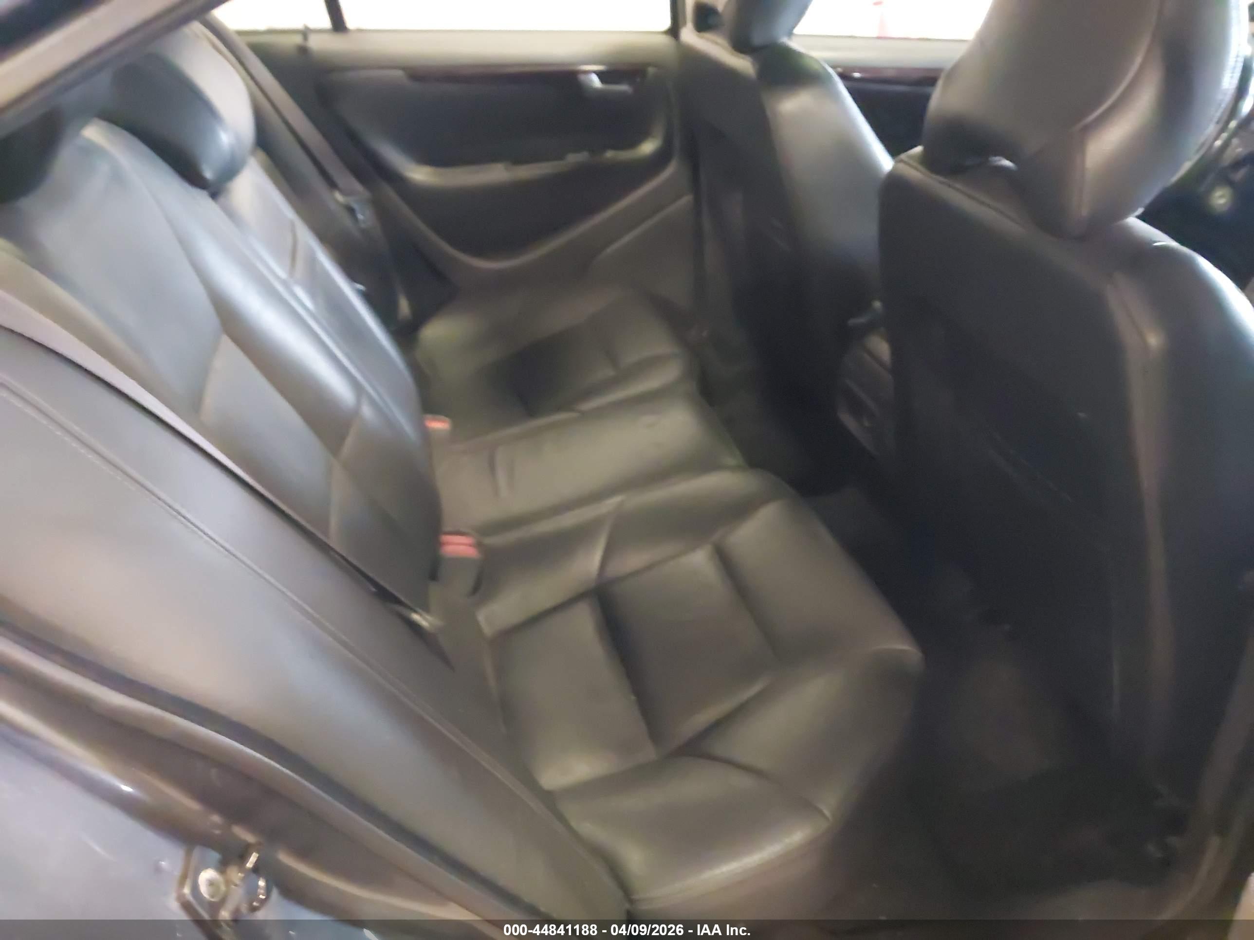 VOLVO S60 image 8