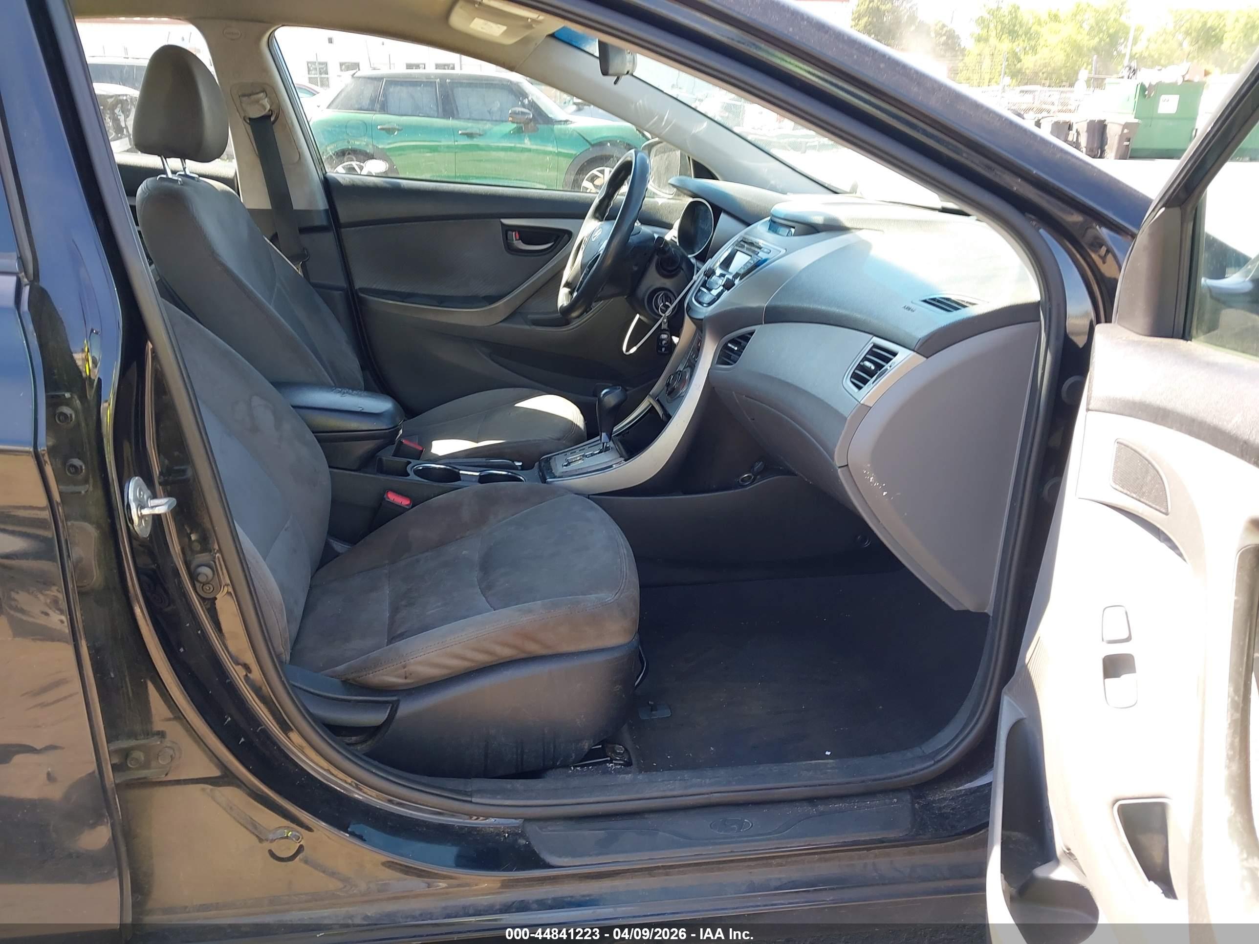 HYUNDAI ELANTRA image 5