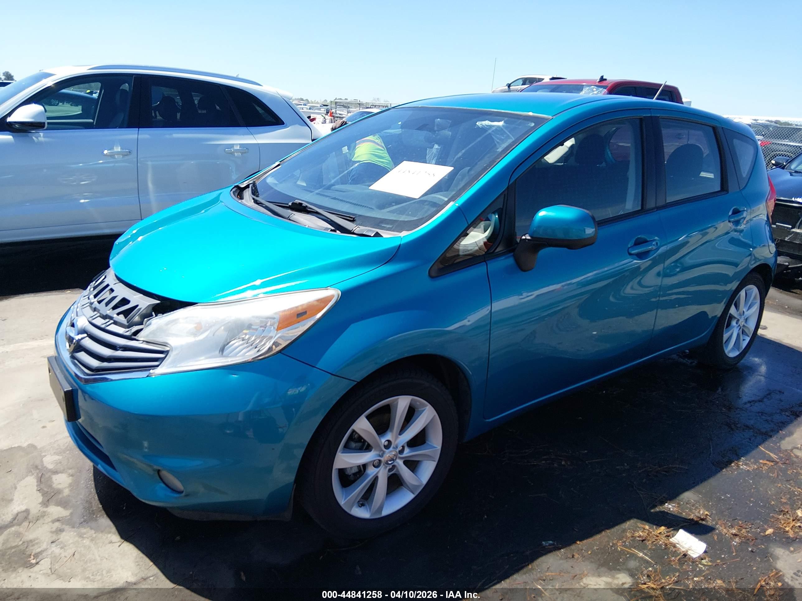NISSAN VERSA image 2