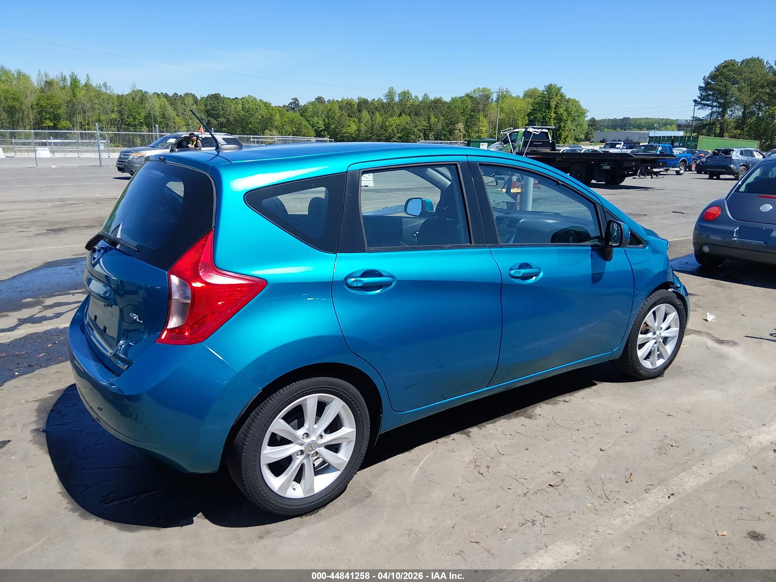 NISSAN VERSA image 4