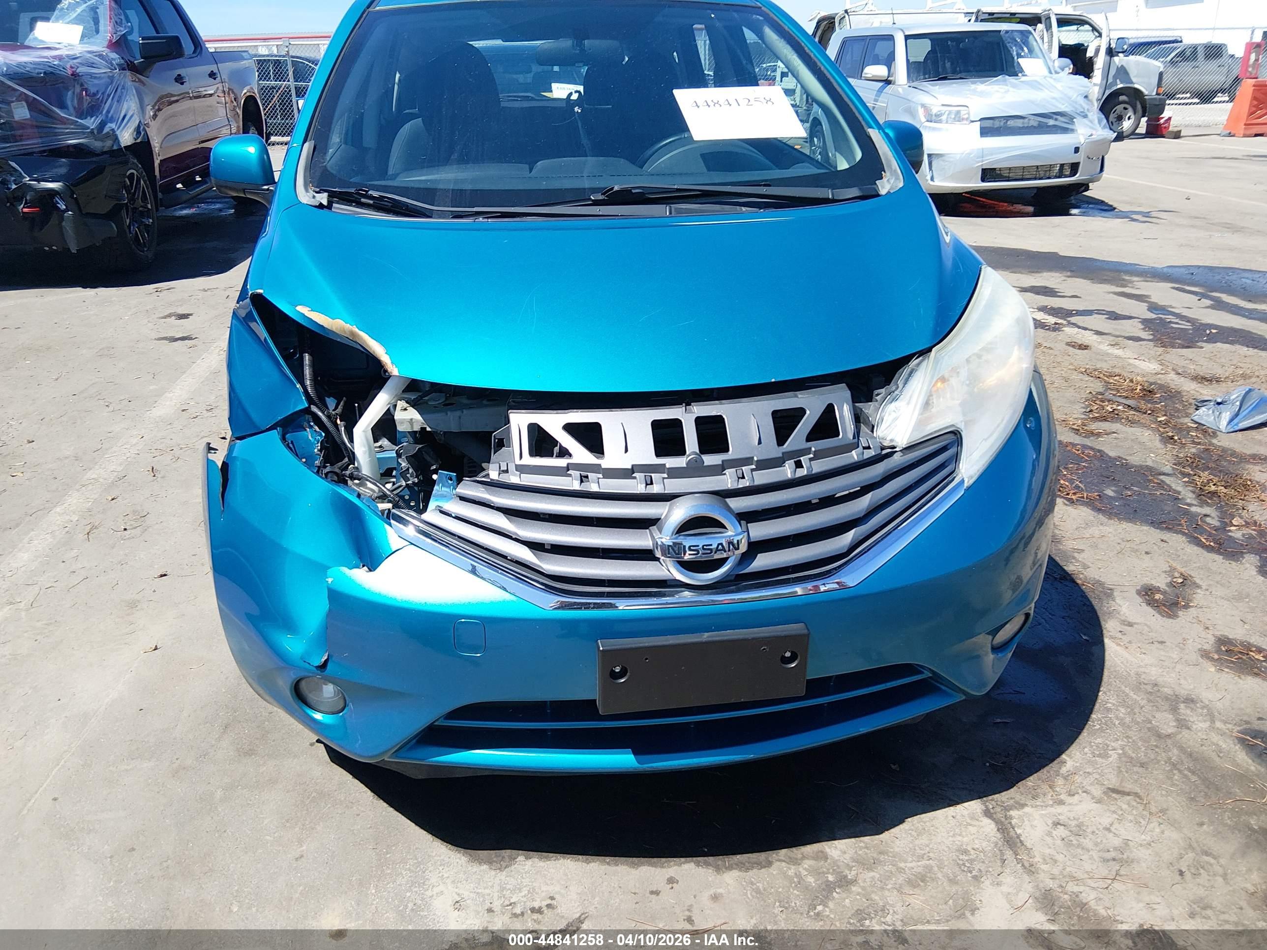 NISSAN VERSA image 6
