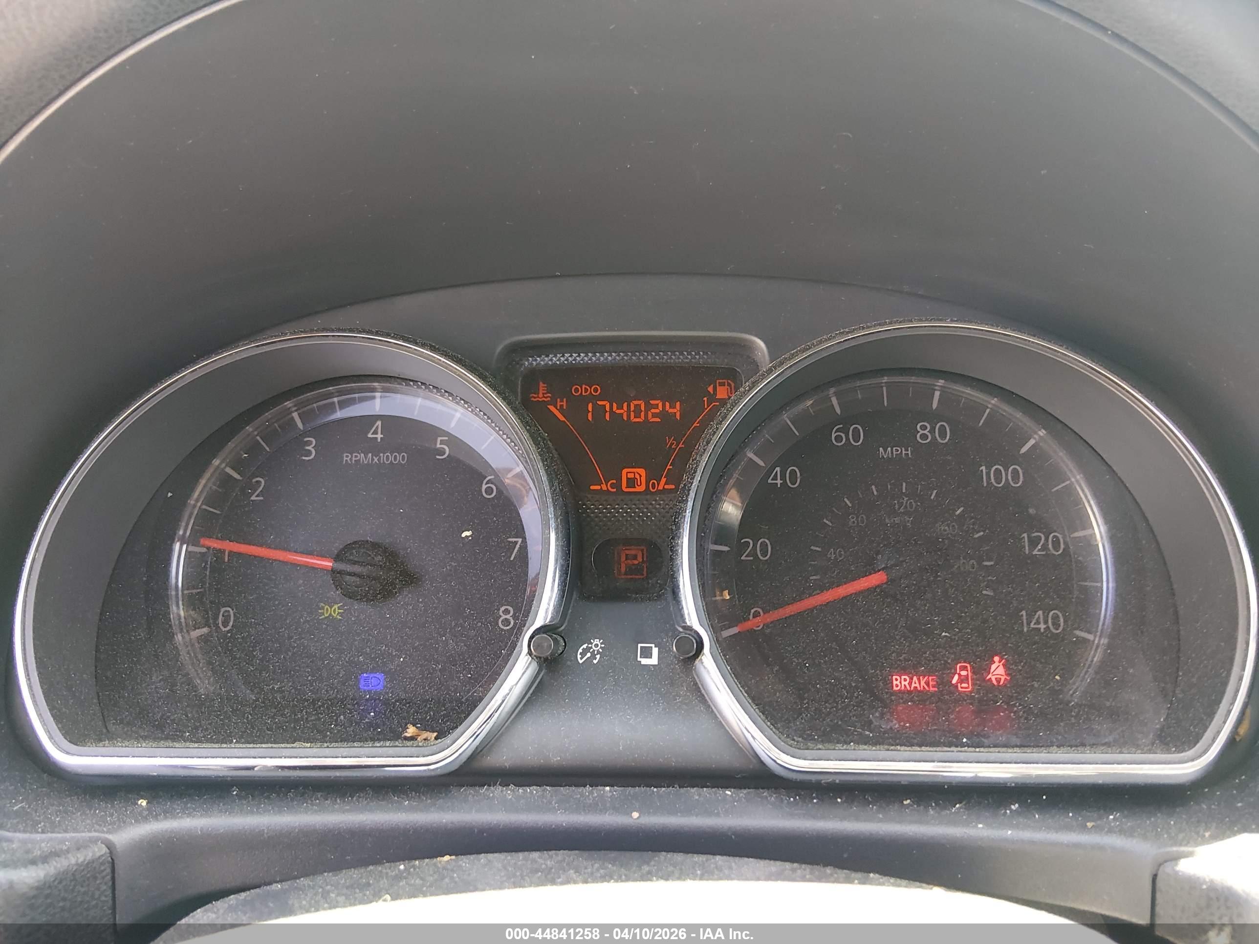 NISSAN VERSA image 7