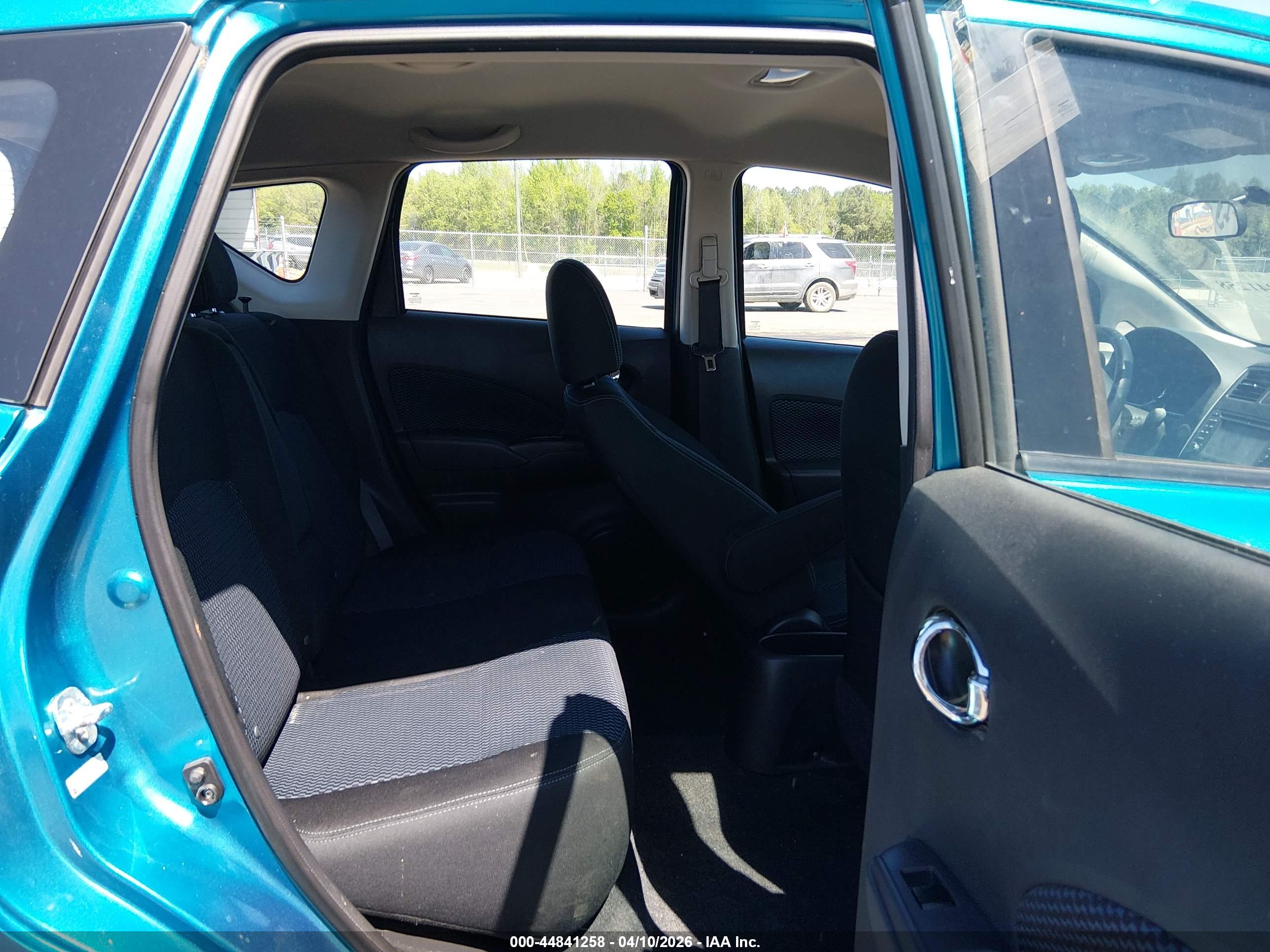 NISSAN VERSA image 8