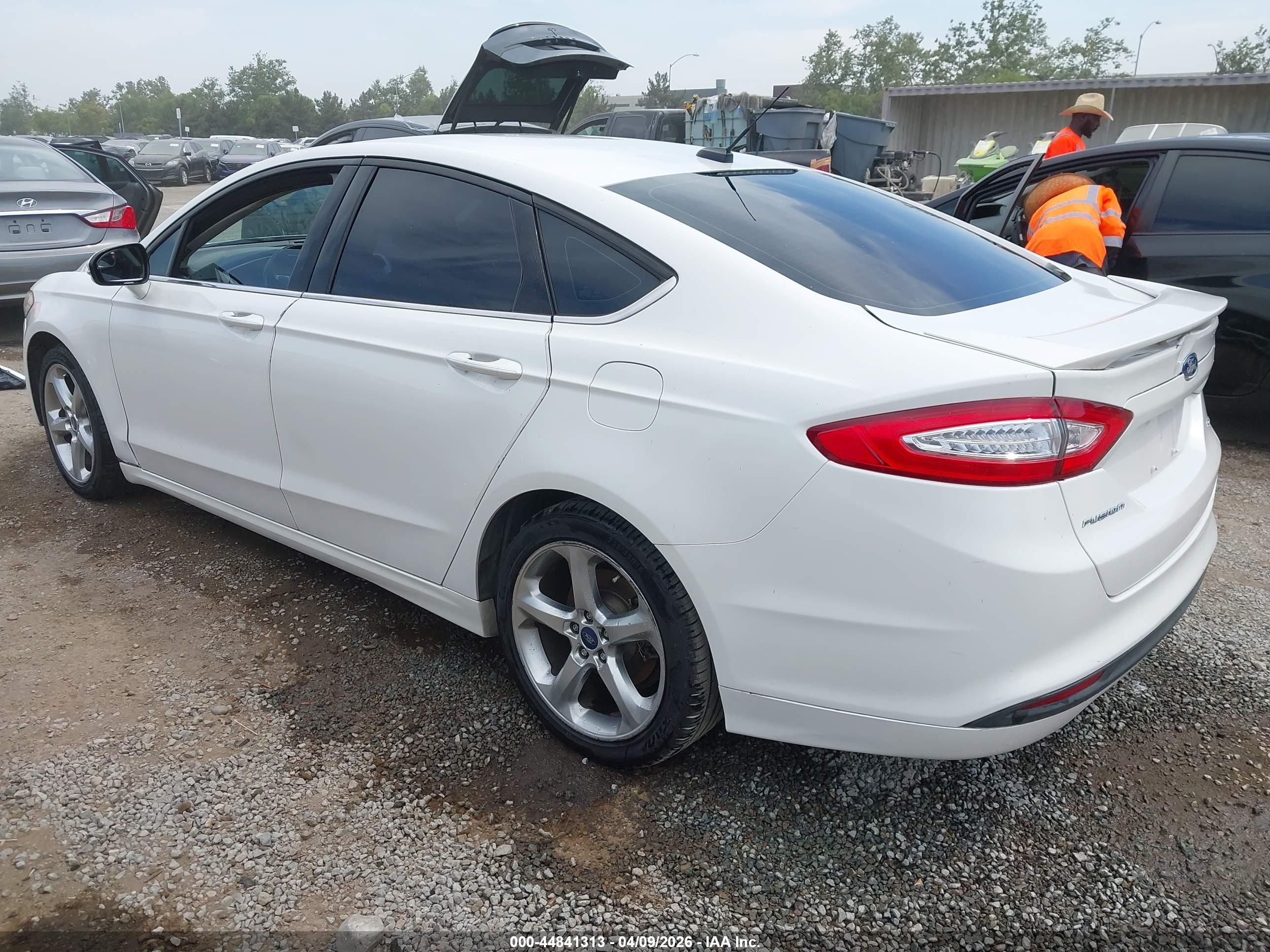 FORD FUSION image 3