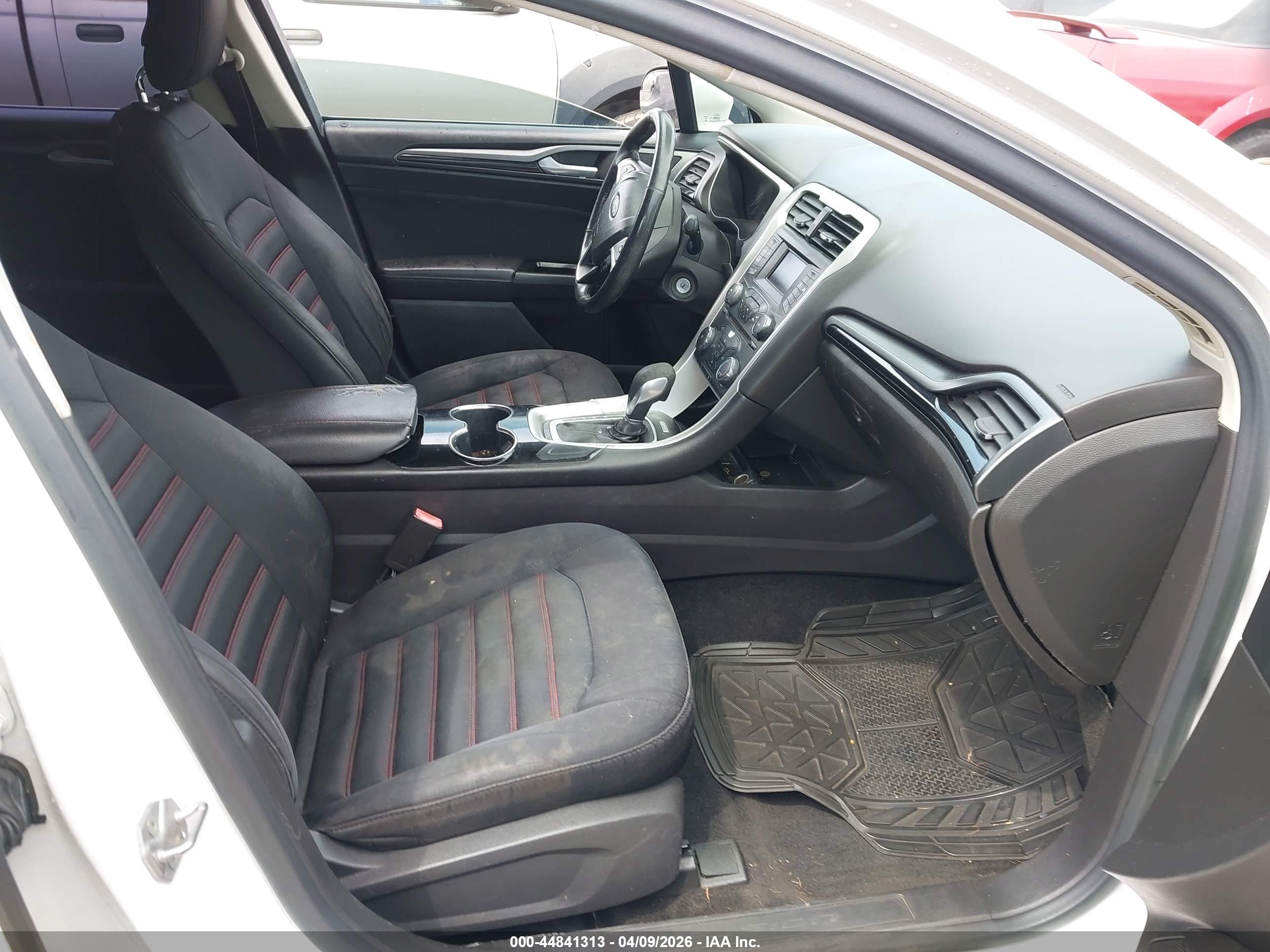 FORD FUSION image 5