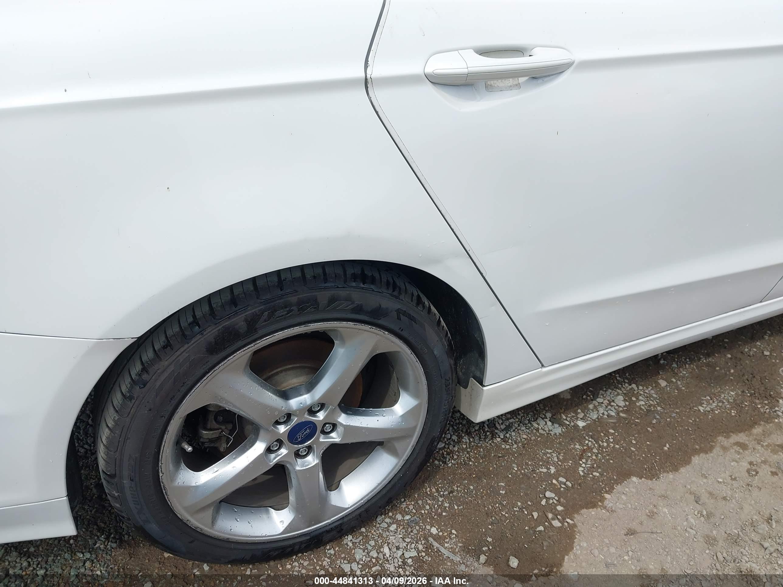FORD FUSION image 6