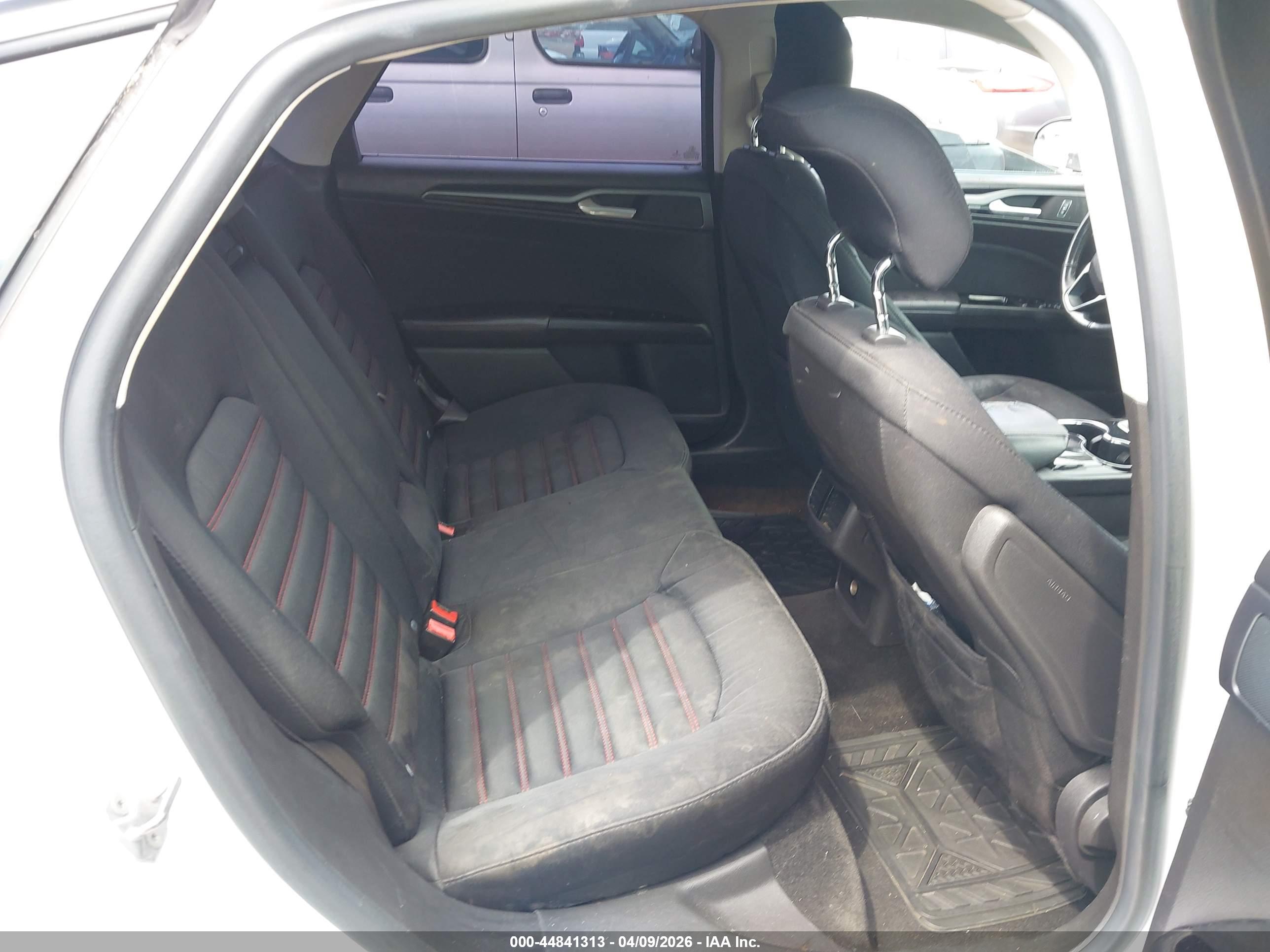 FORD FUSION image 8