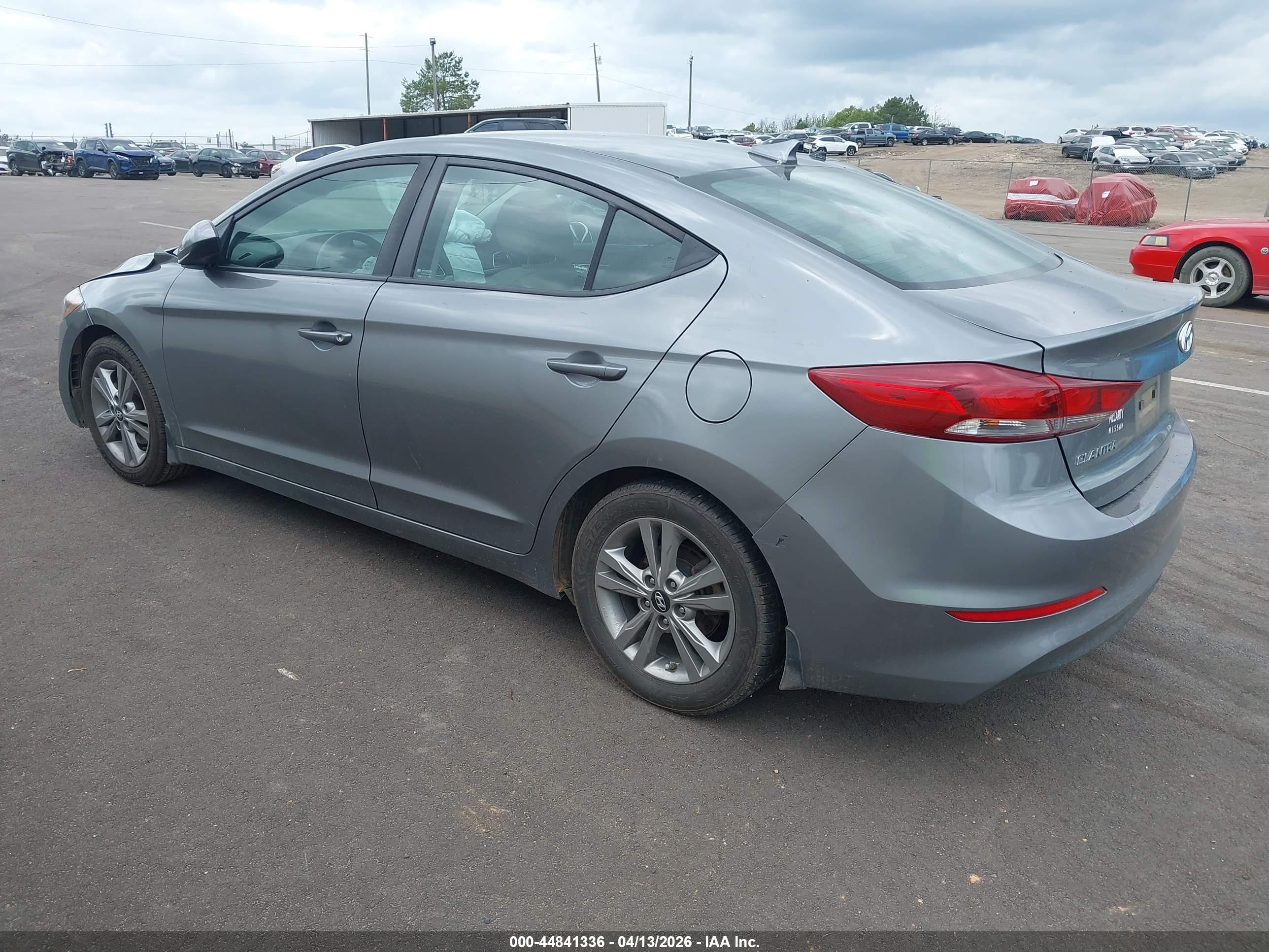 HYUNDAI ELANTRA image 3