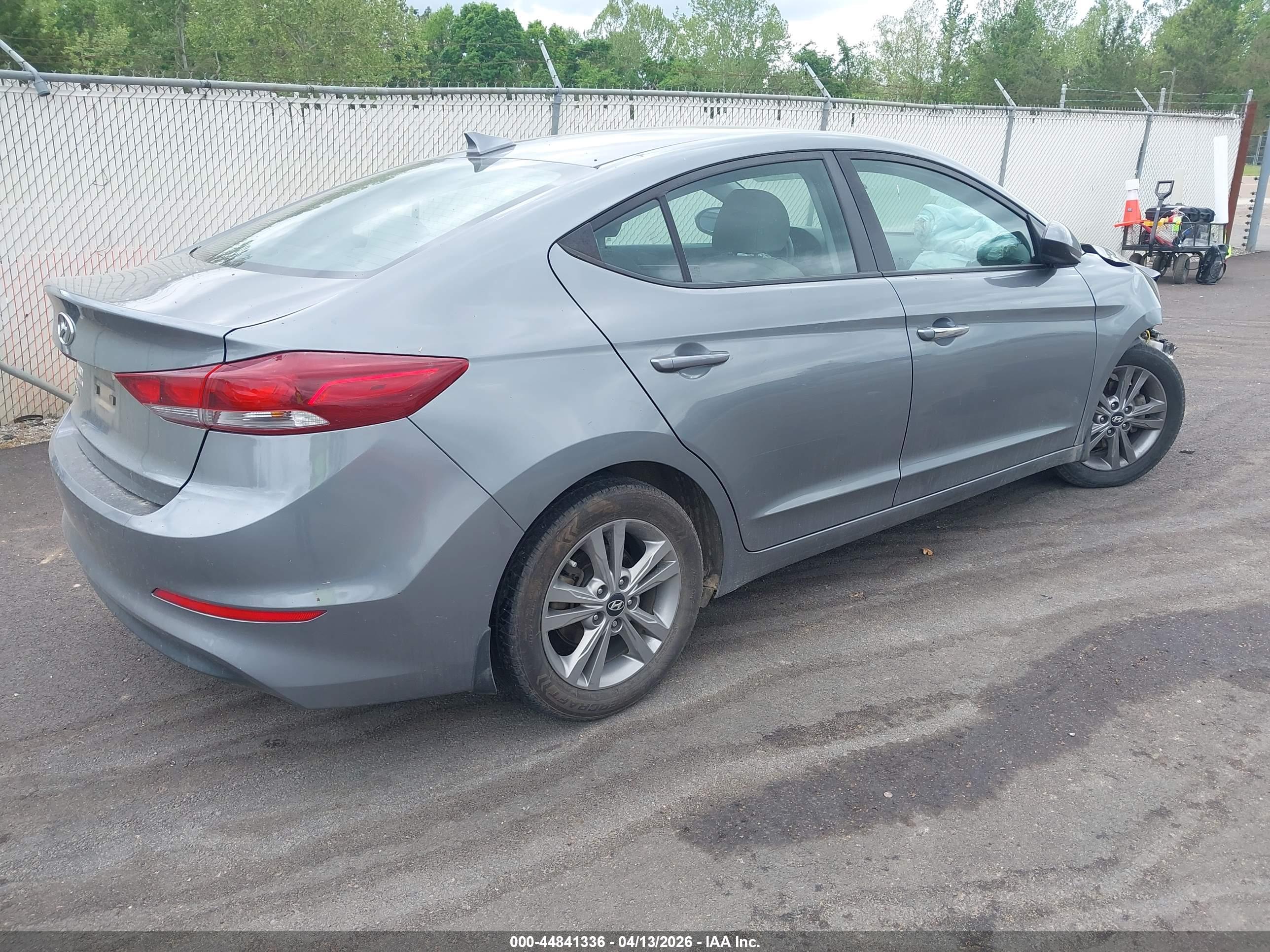 HYUNDAI ELANTRA image 4