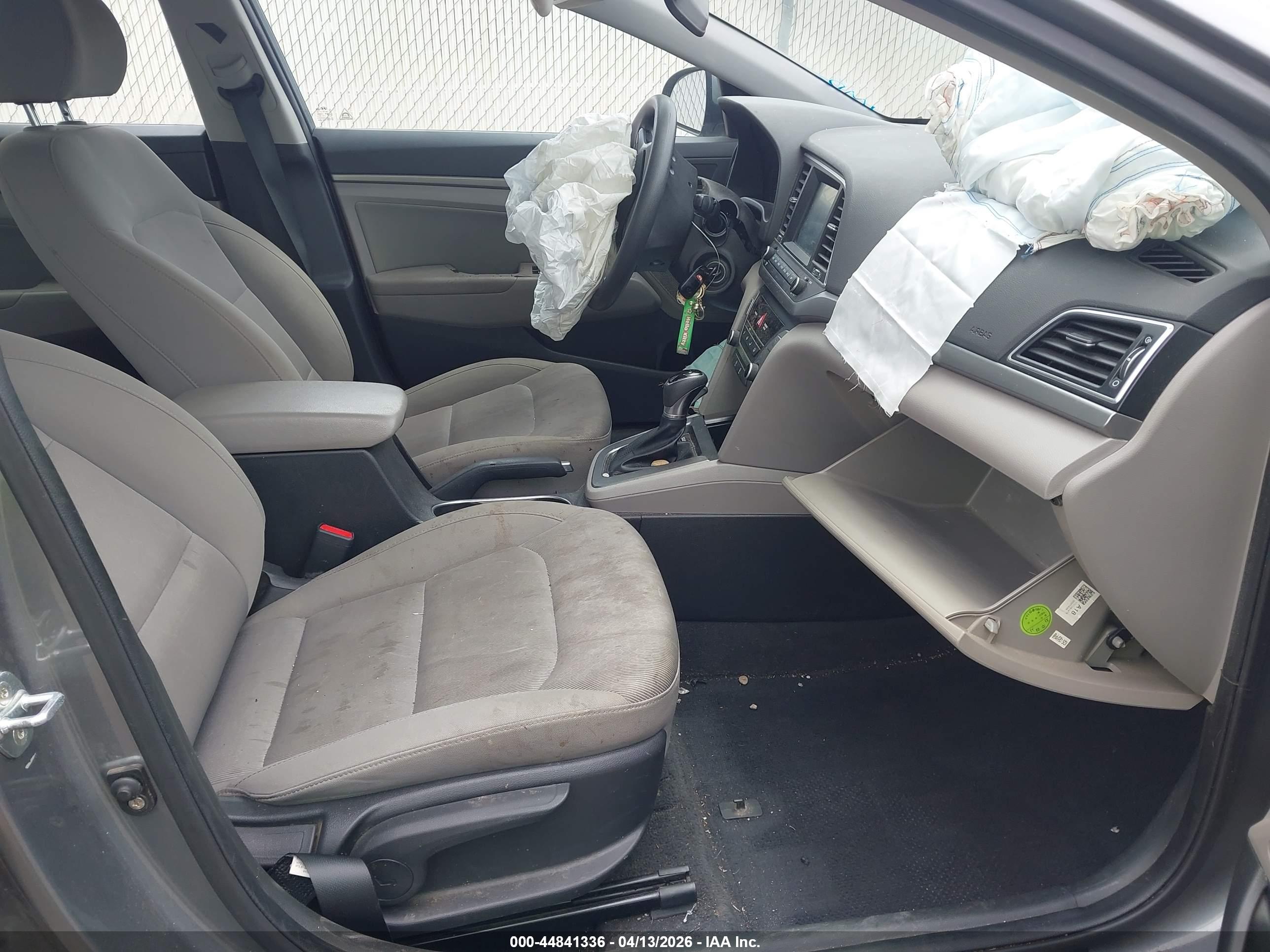 HYUNDAI ELANTRA image 5