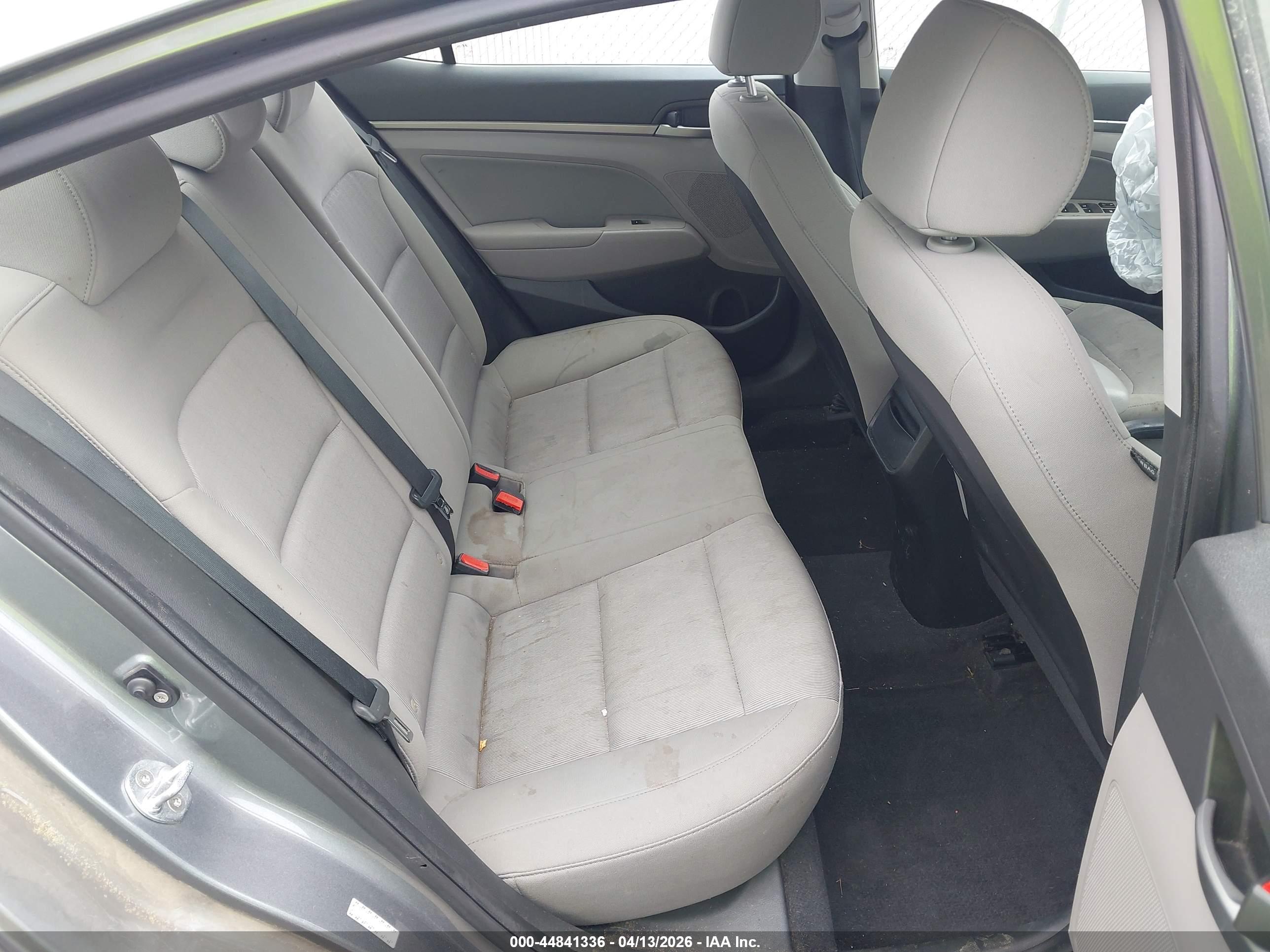 HYUNDAI ELANTRA image 8