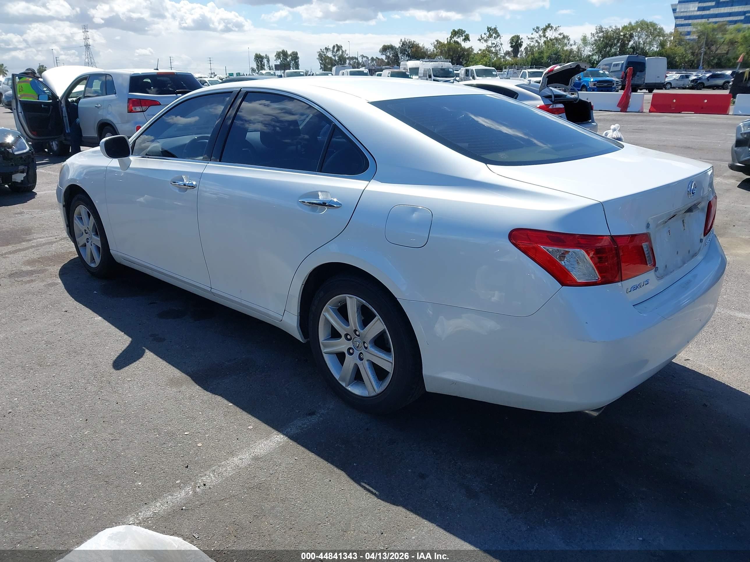 LEXUS ES image 3