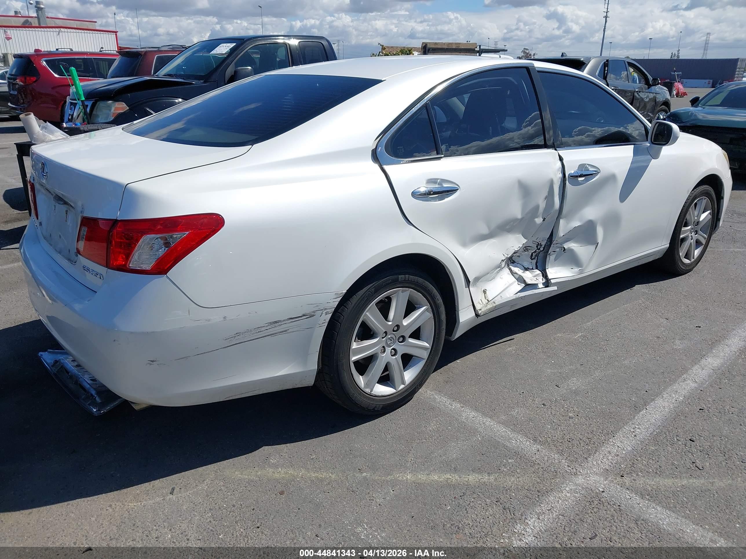LEXUS ES image 4