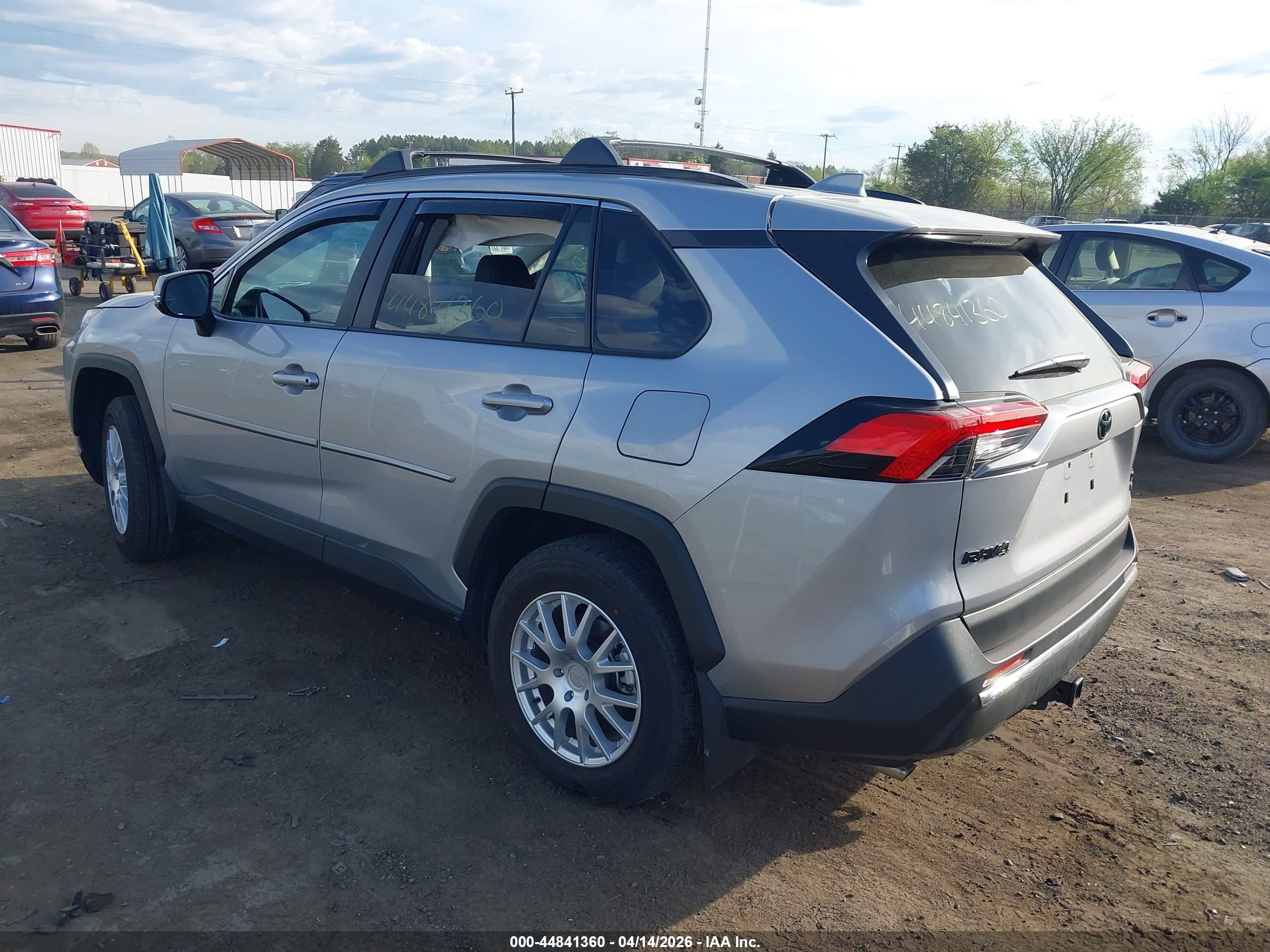 TOYOTA RAV4 image 3