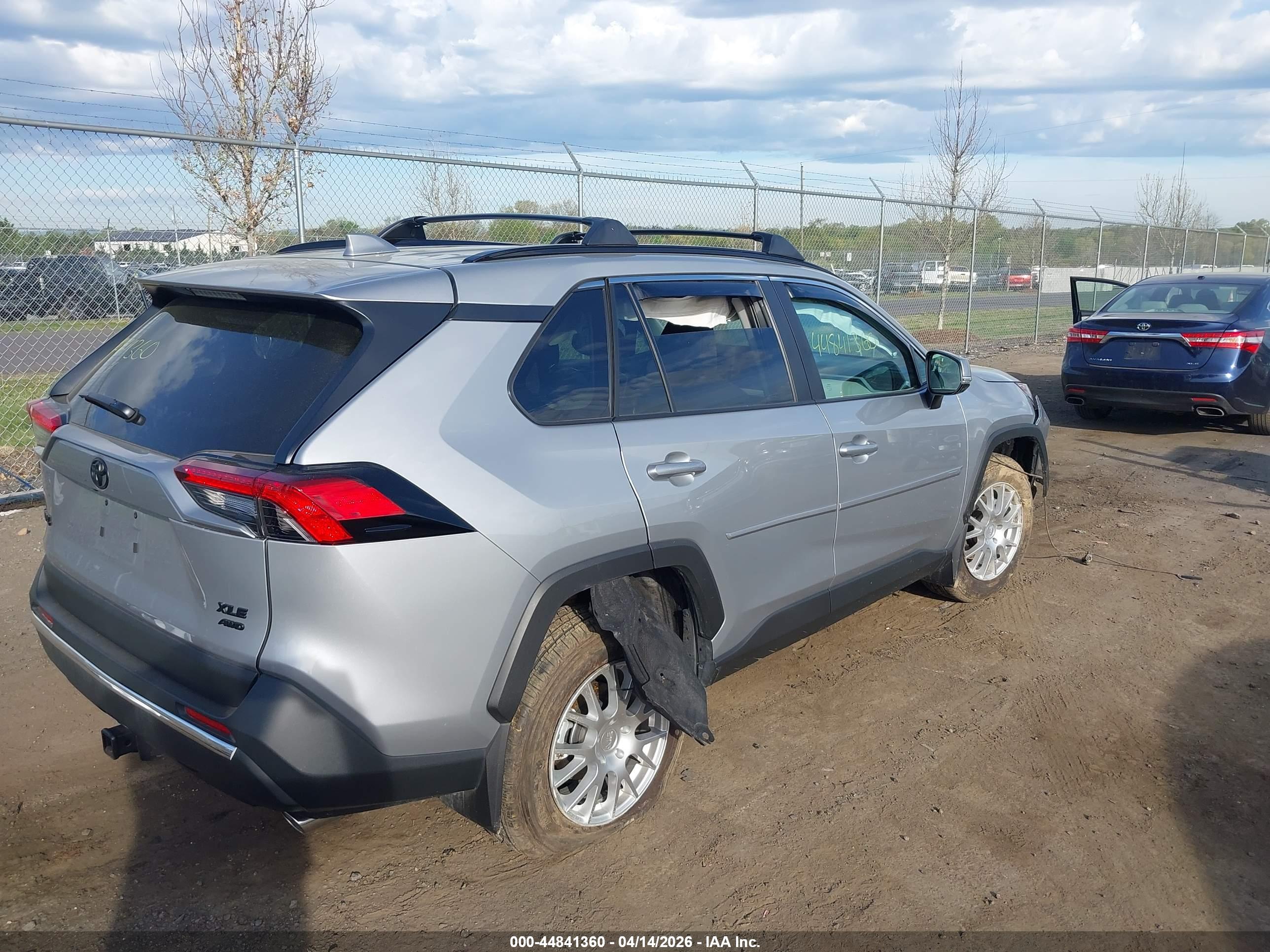 TOYOTA RAV4 image 4