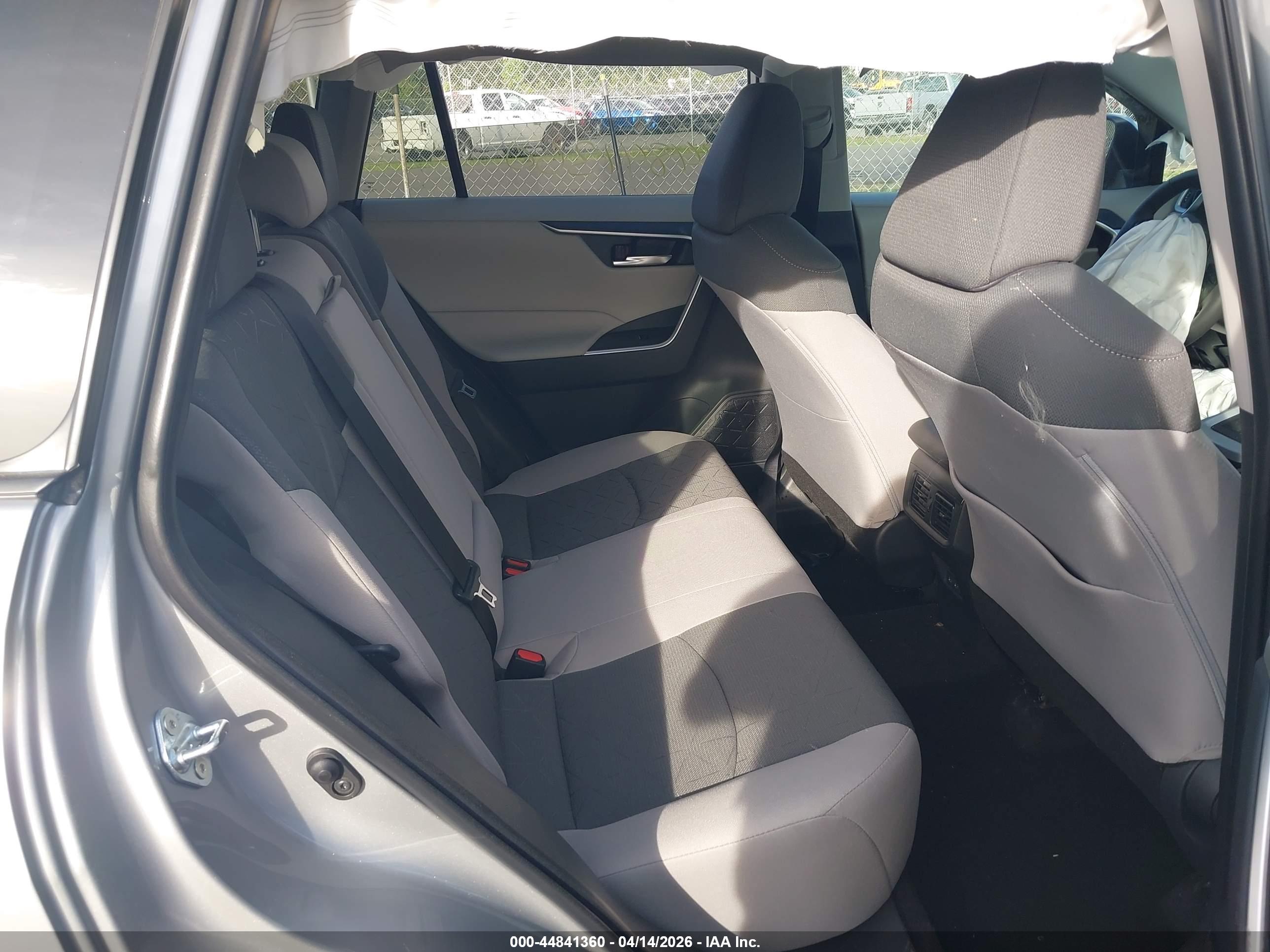 TOYOTA RAV4 image 8