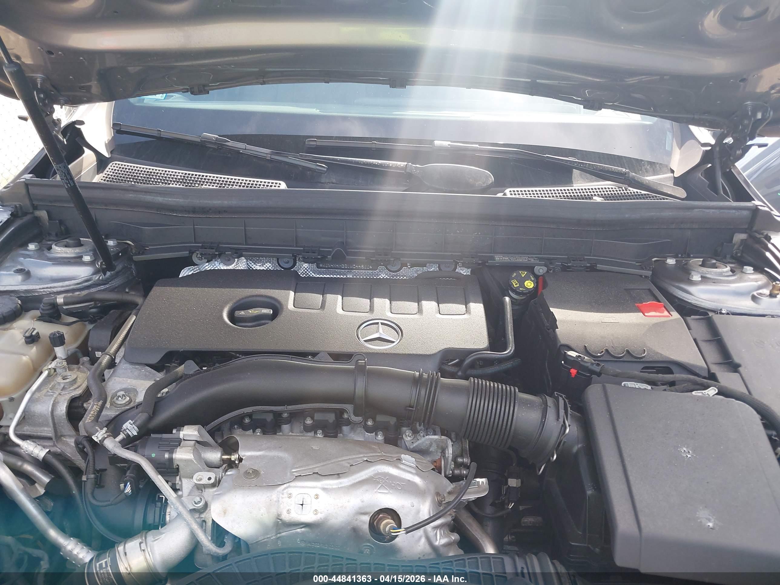 MERCEDES-BENZ GLB image 10