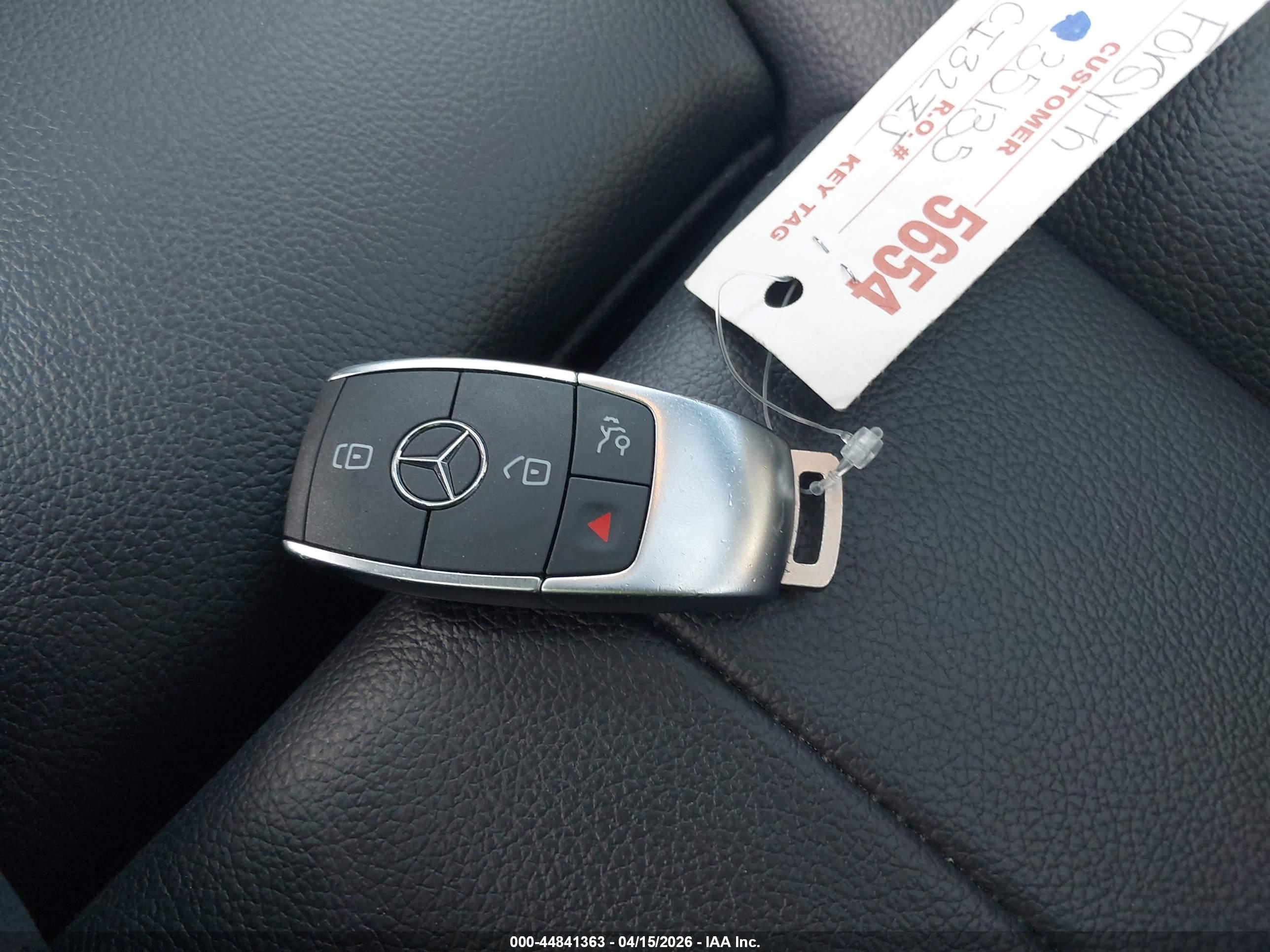 MERCEDES-BENZ GLB image 11
