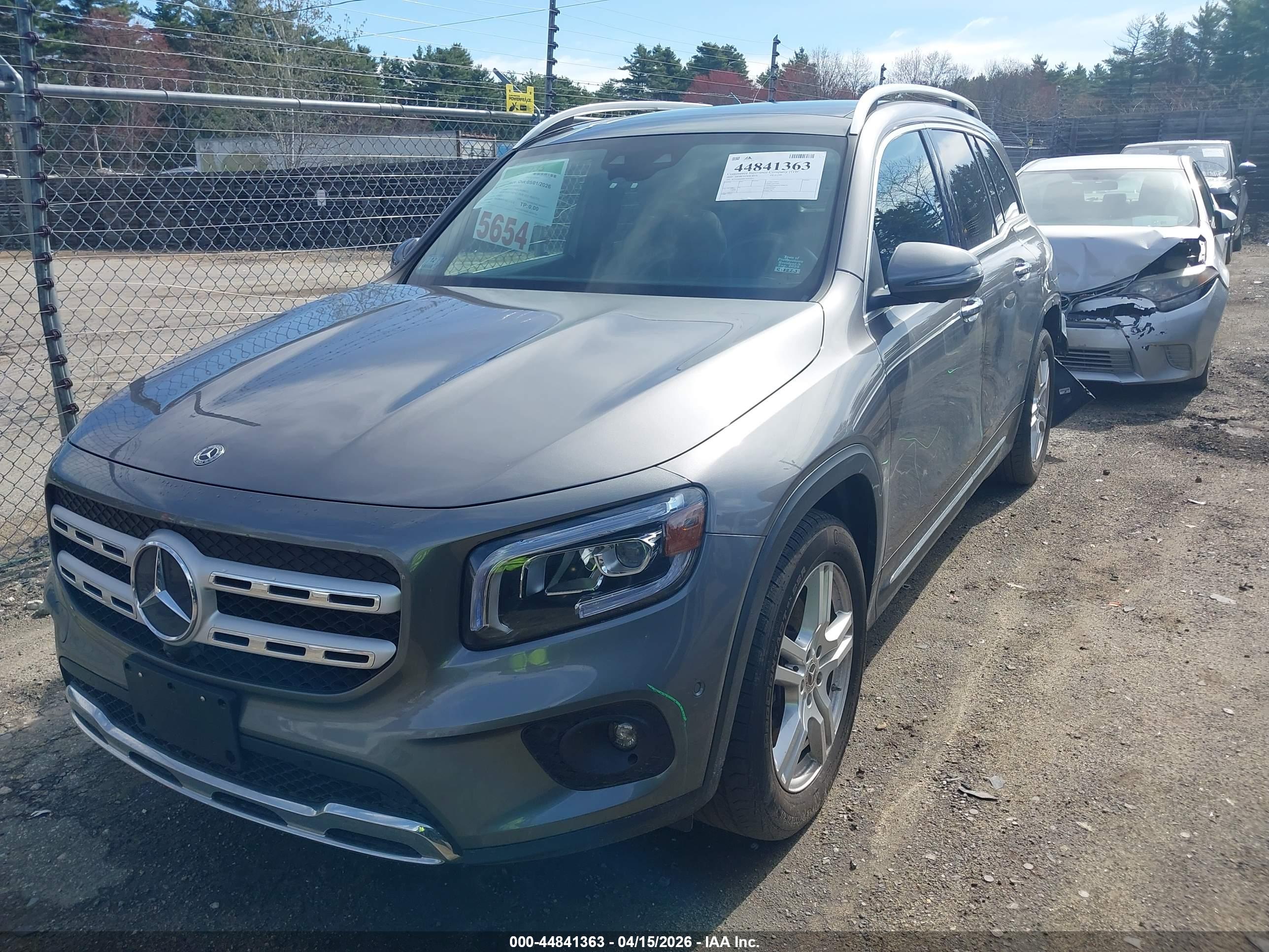 MERCEDES-BENZ GLB image 2