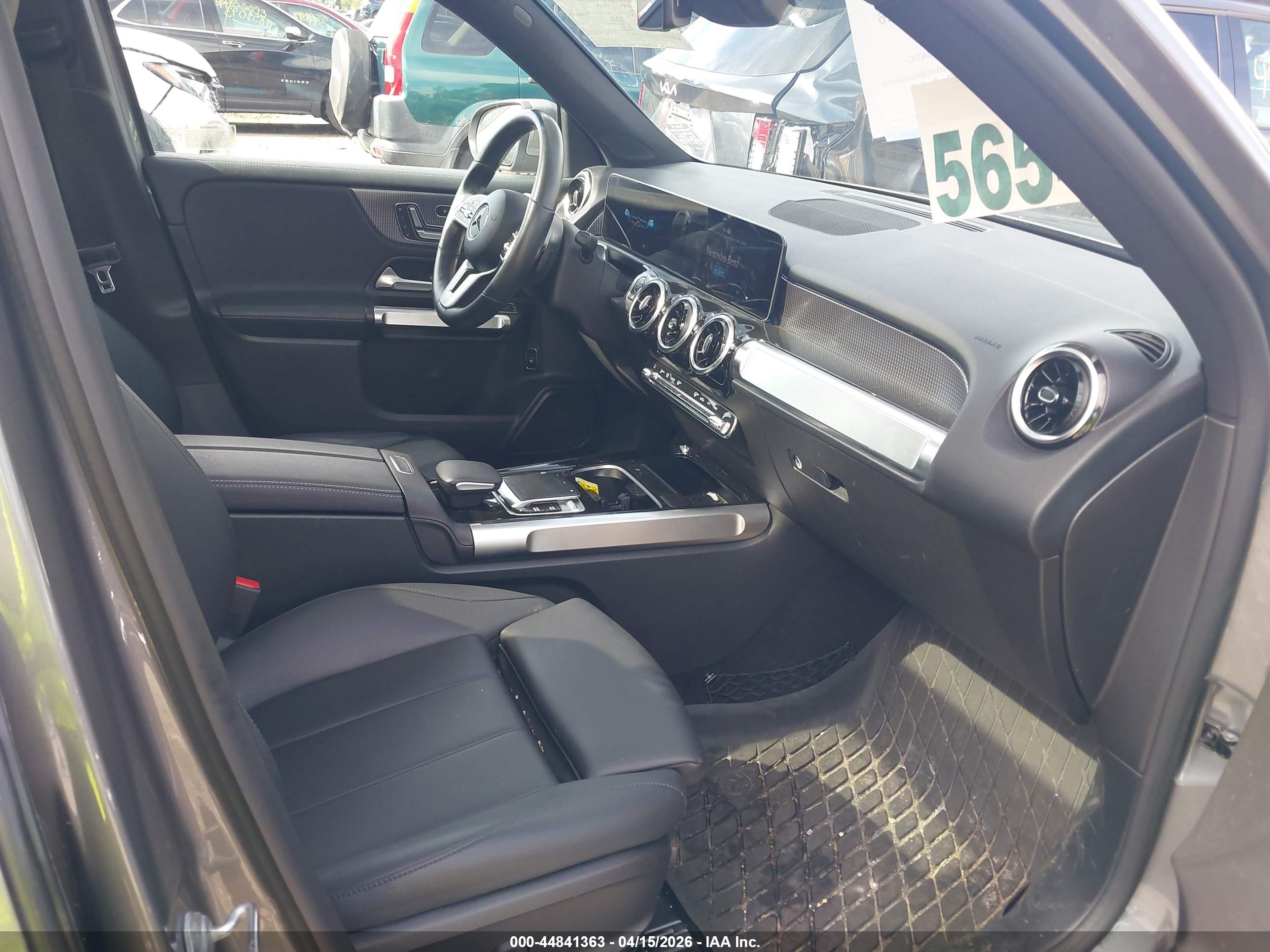 MERCEDES-BENZ GLB image 5