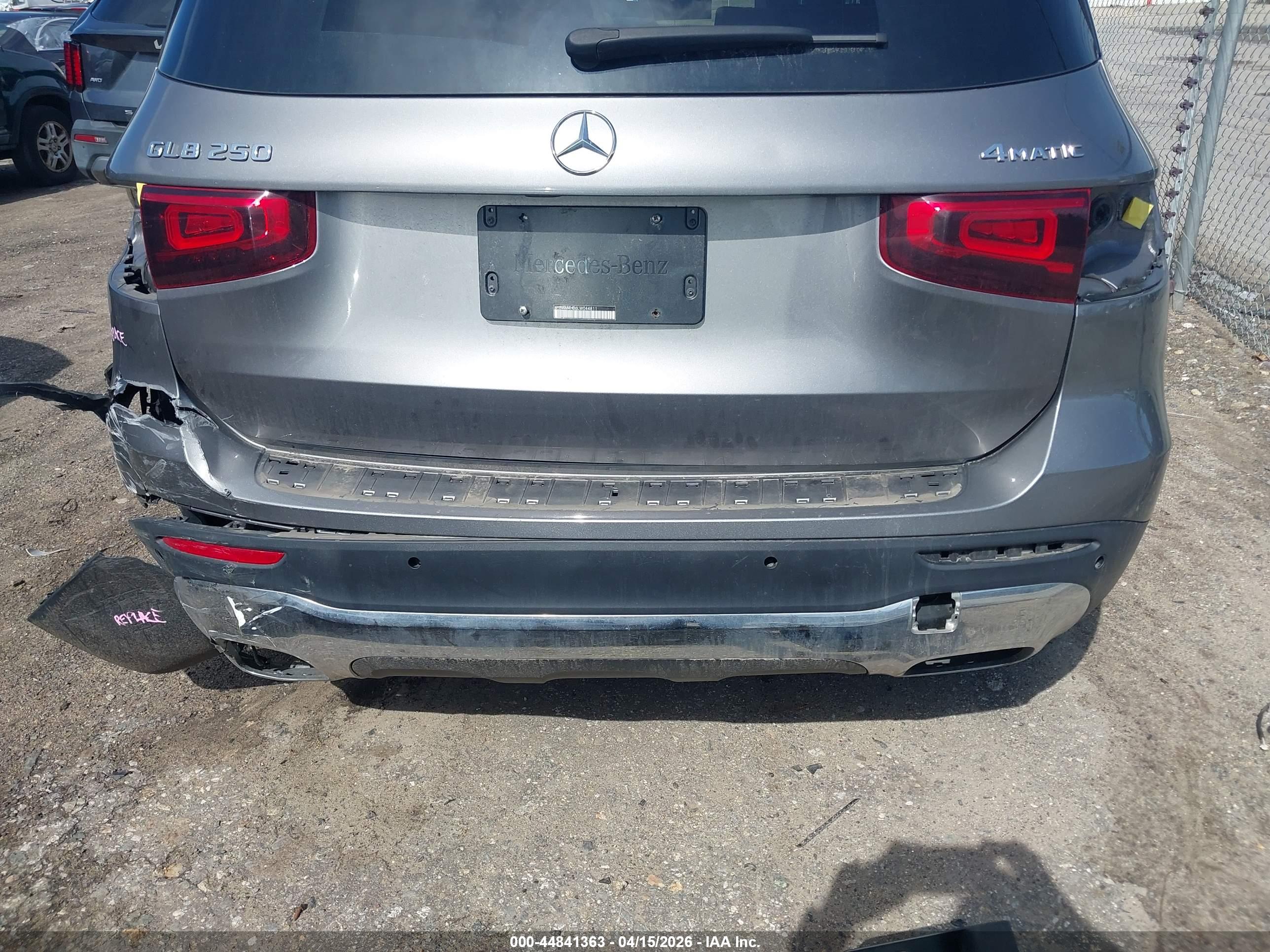 MERCEDES-BENZ GLB image 6