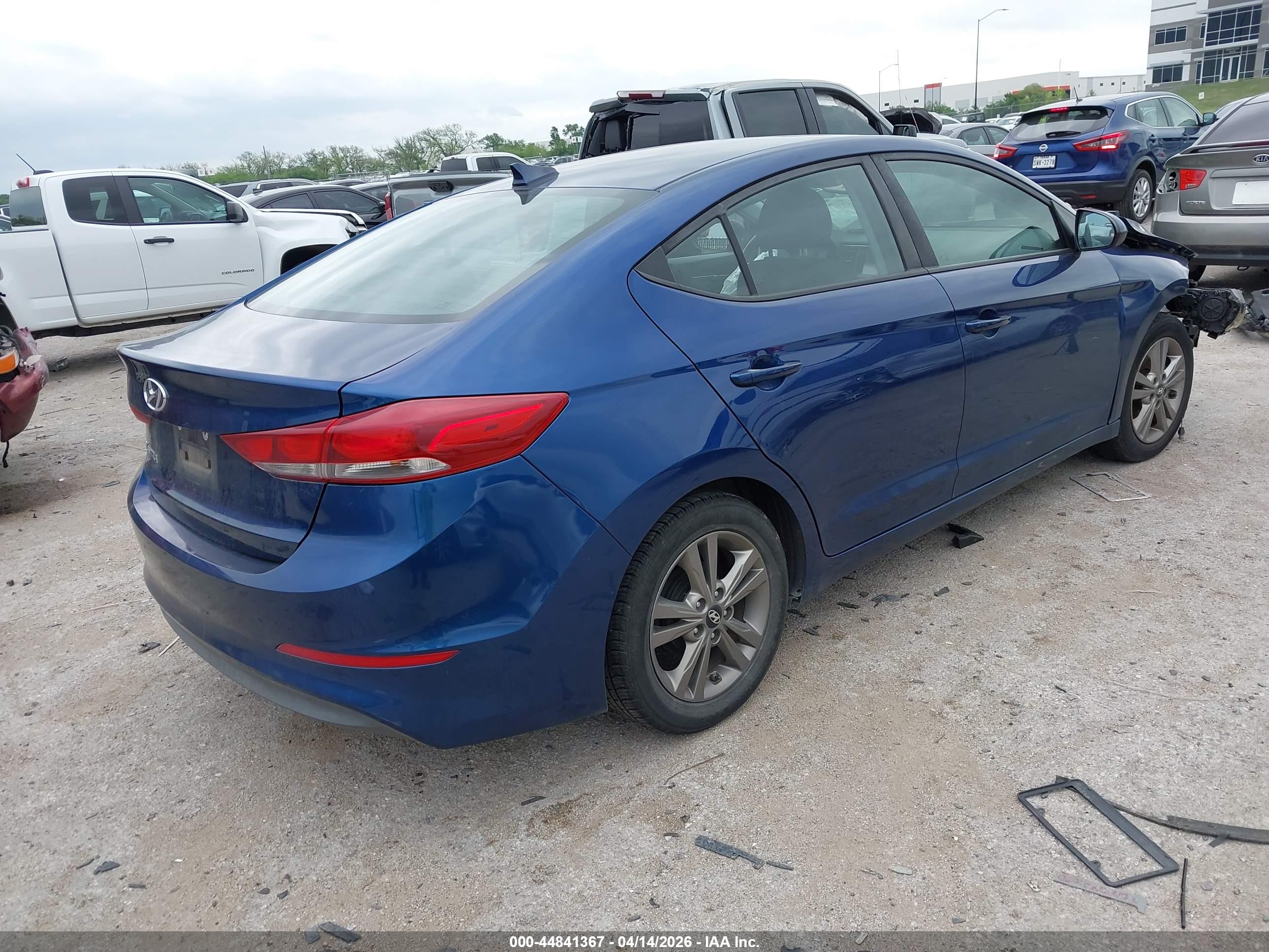 HYUNDAI ELANTRA image 4