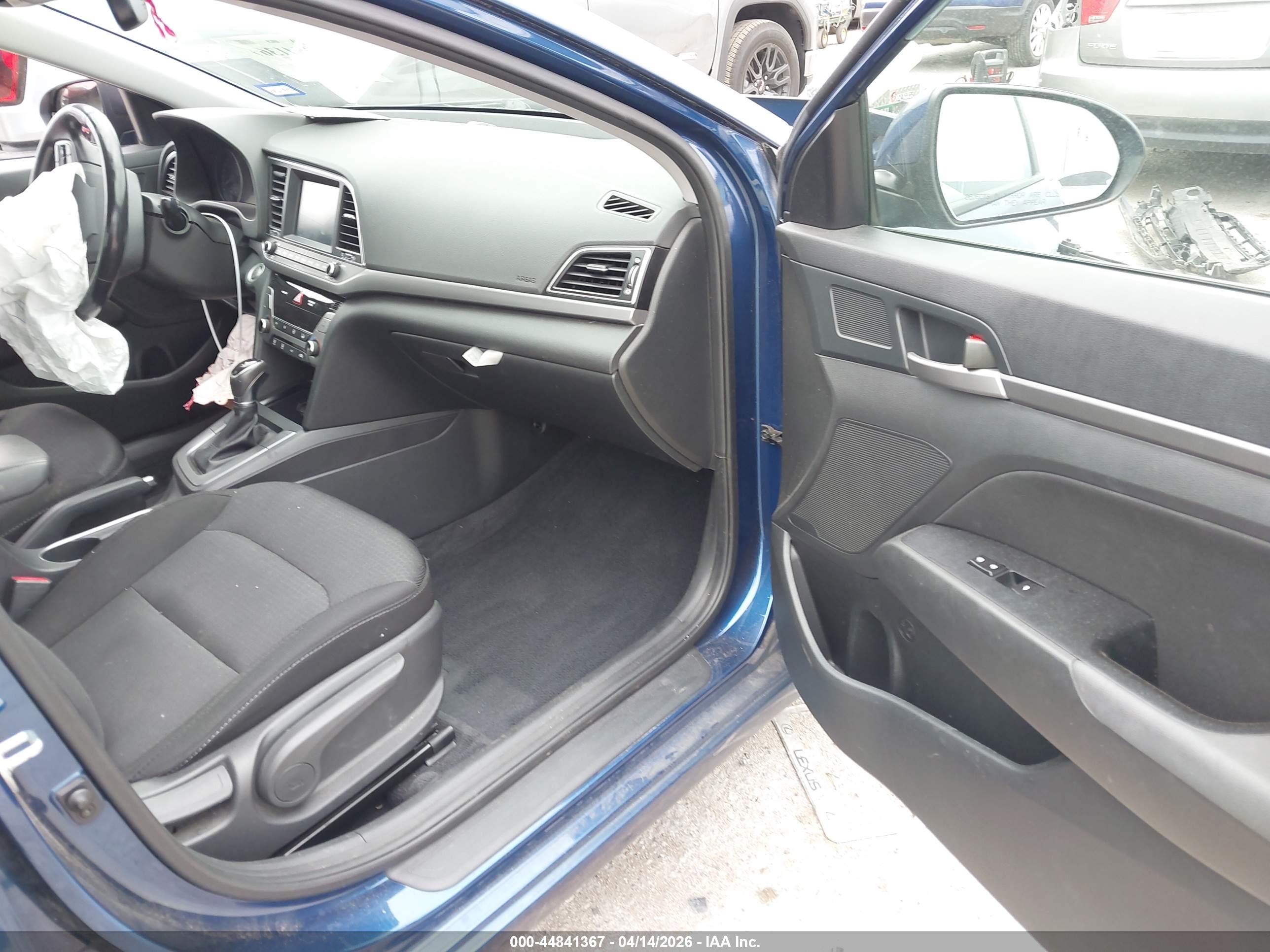 HYUNDAI ELANTRA image 5