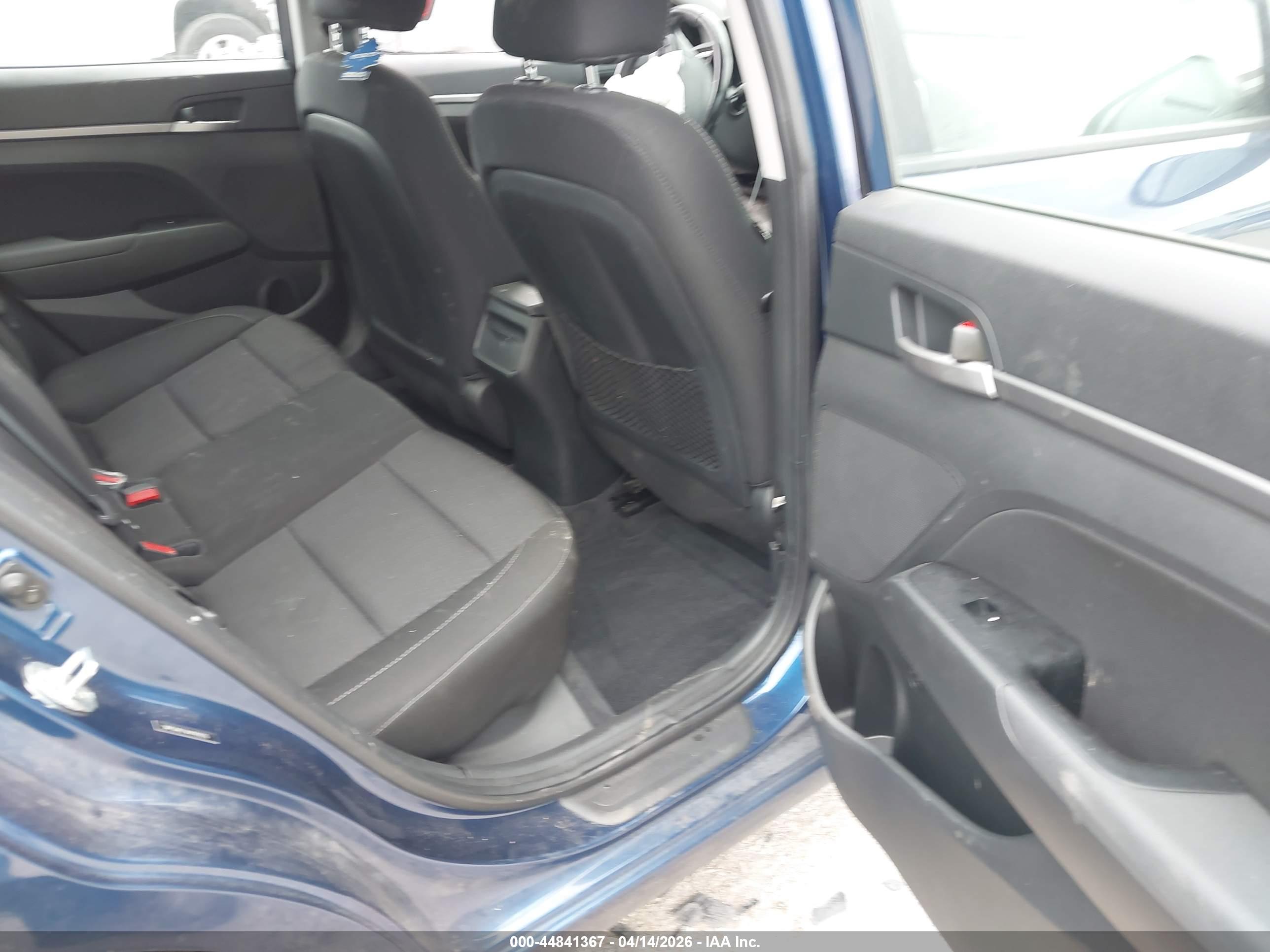 HYUNDAI ELANTRA image 8