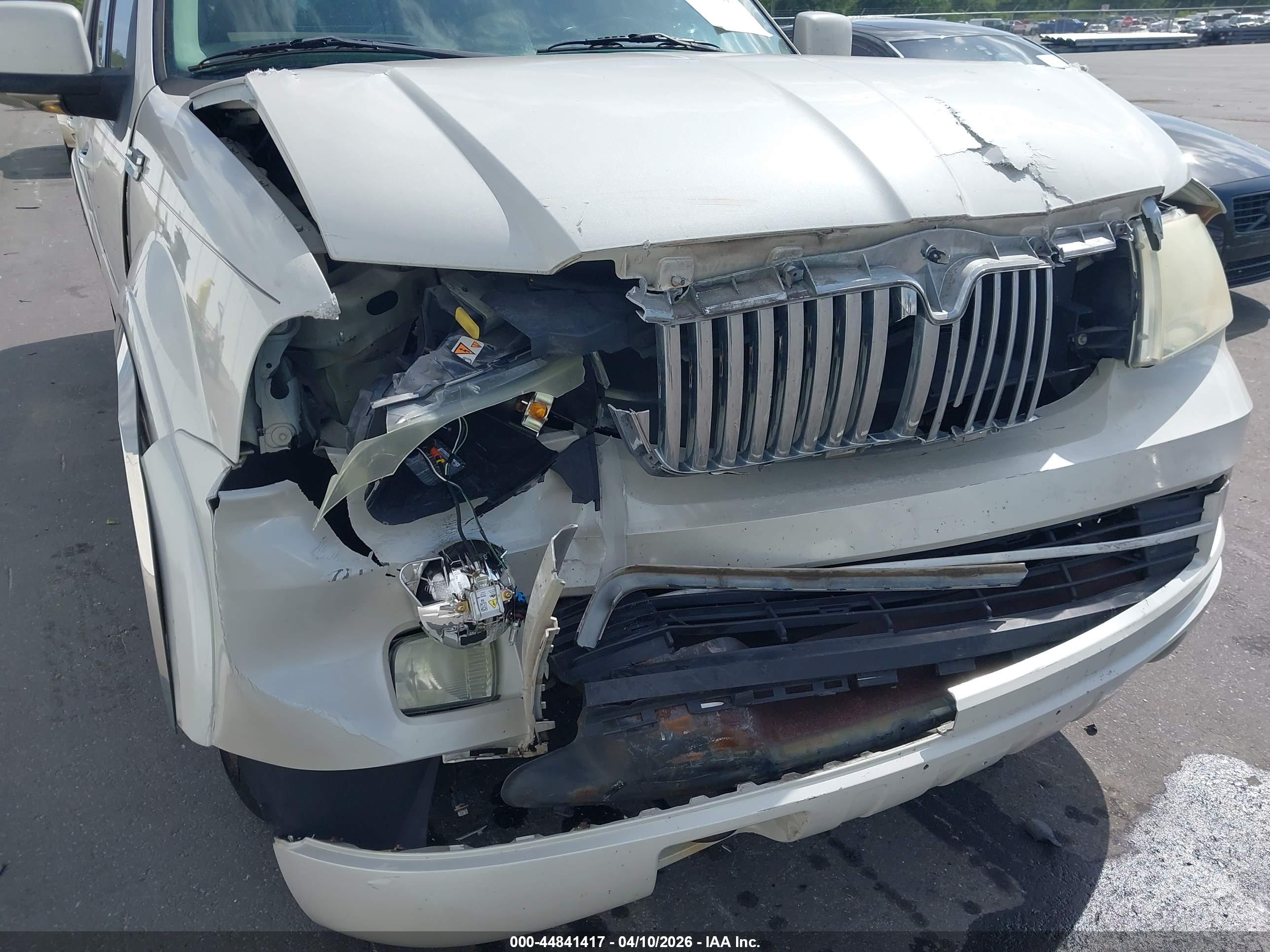 LINCOLN NAVIGATOR image 6