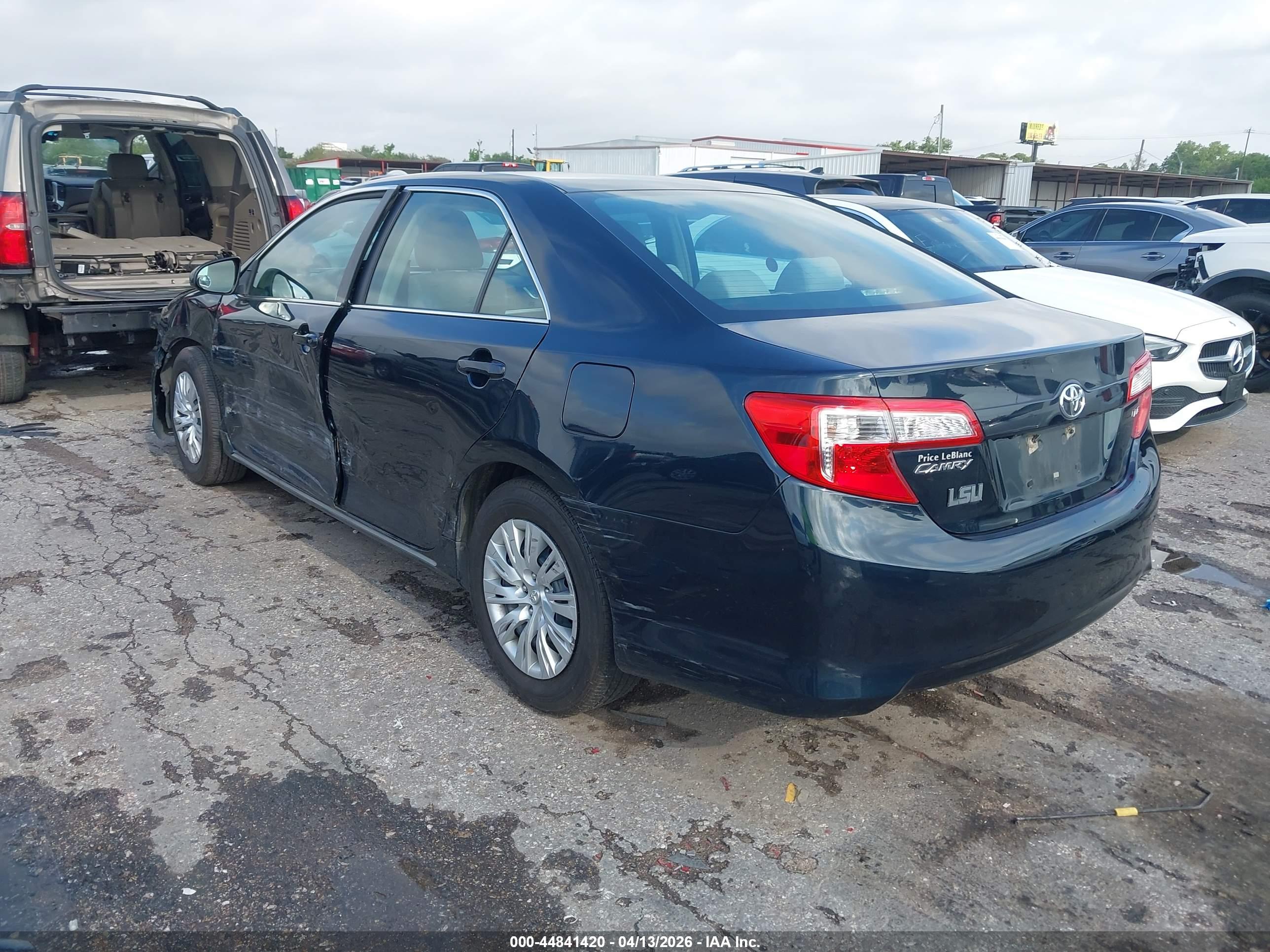 TOYOTA CAMRY image 3