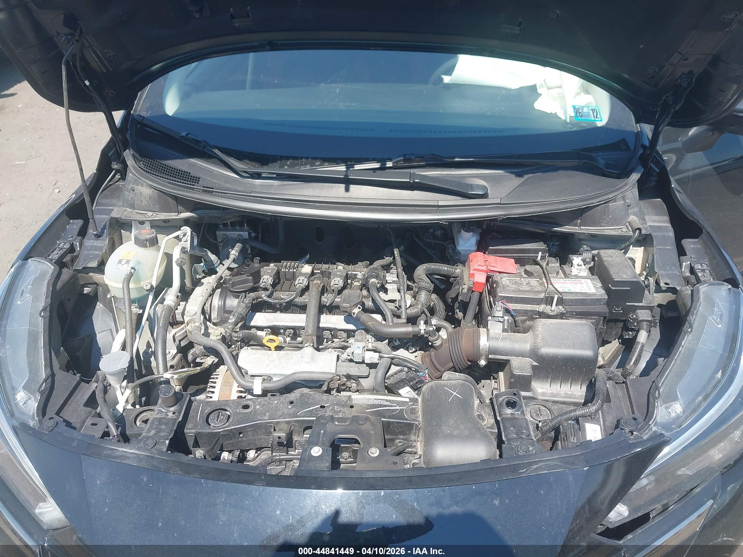 NISSAN VERSA image 10