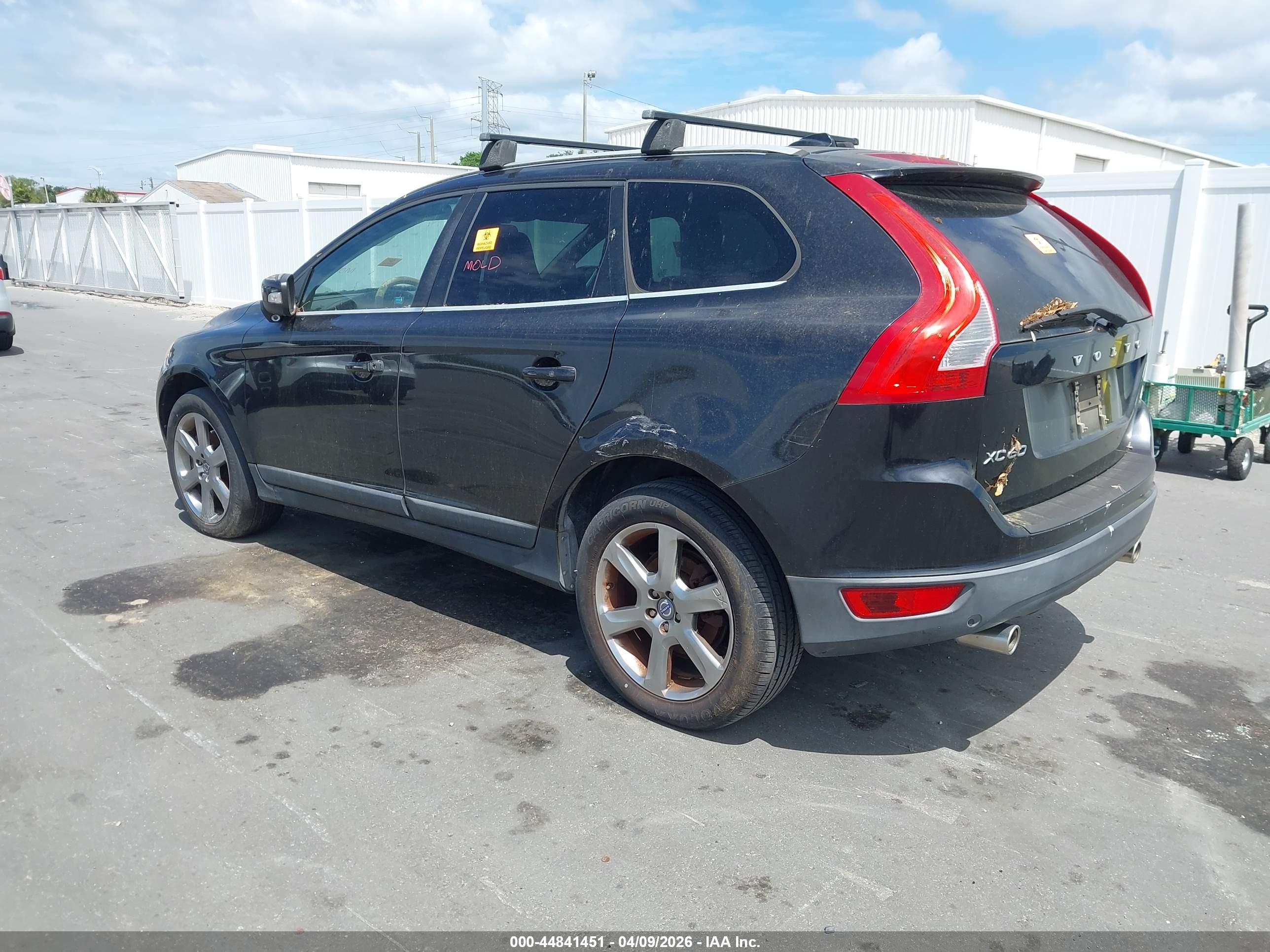 VOLVO XC60 image 3