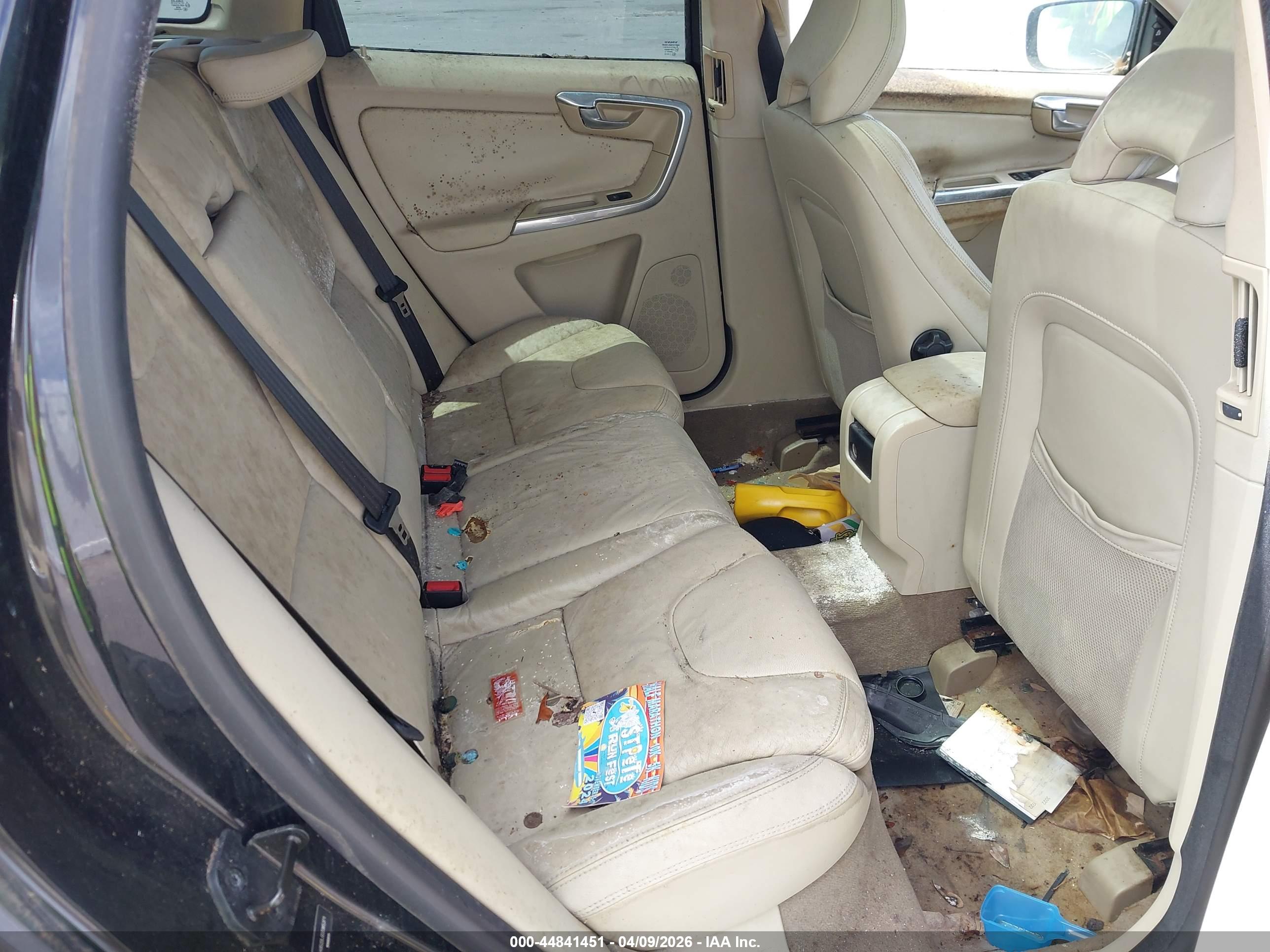 VOLVO XC60 image 8