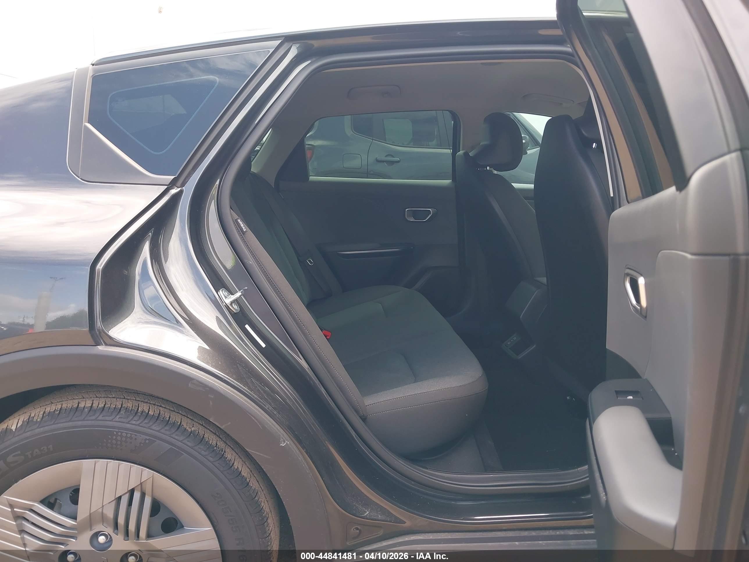 KIA K4 image 8